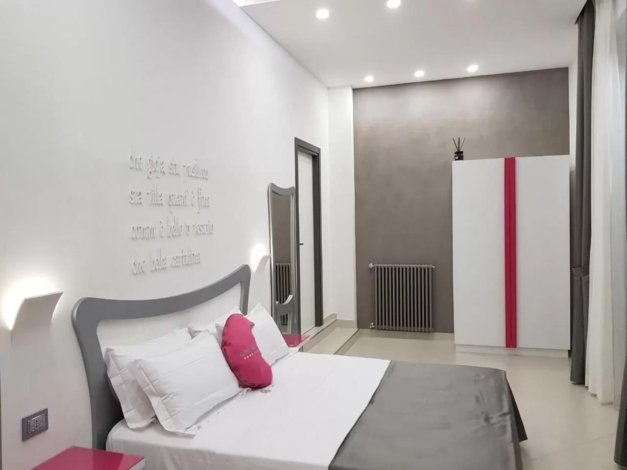 TV and multimedia, Bed in Hotel Nunù