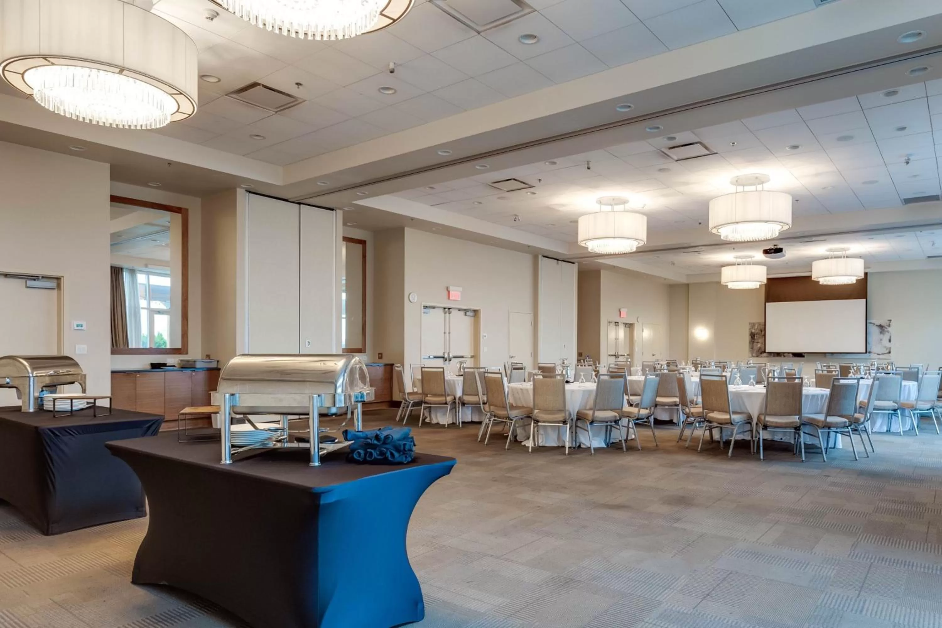 Meeting/conference room in Four Points by Sheraton Kelowna Airport