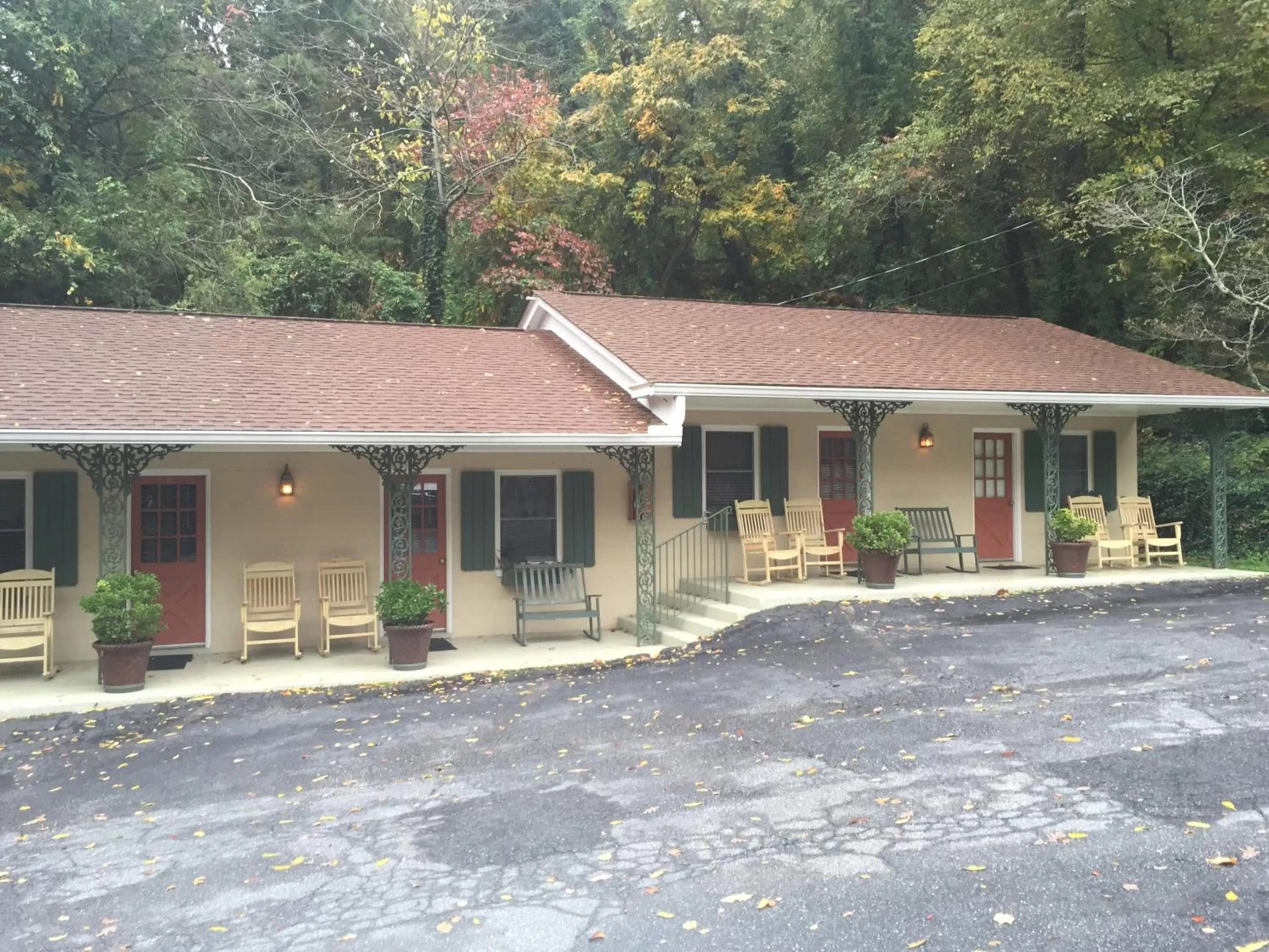 Facade/entrance in Mountain Aire Cottages, Inn, & Glamping
