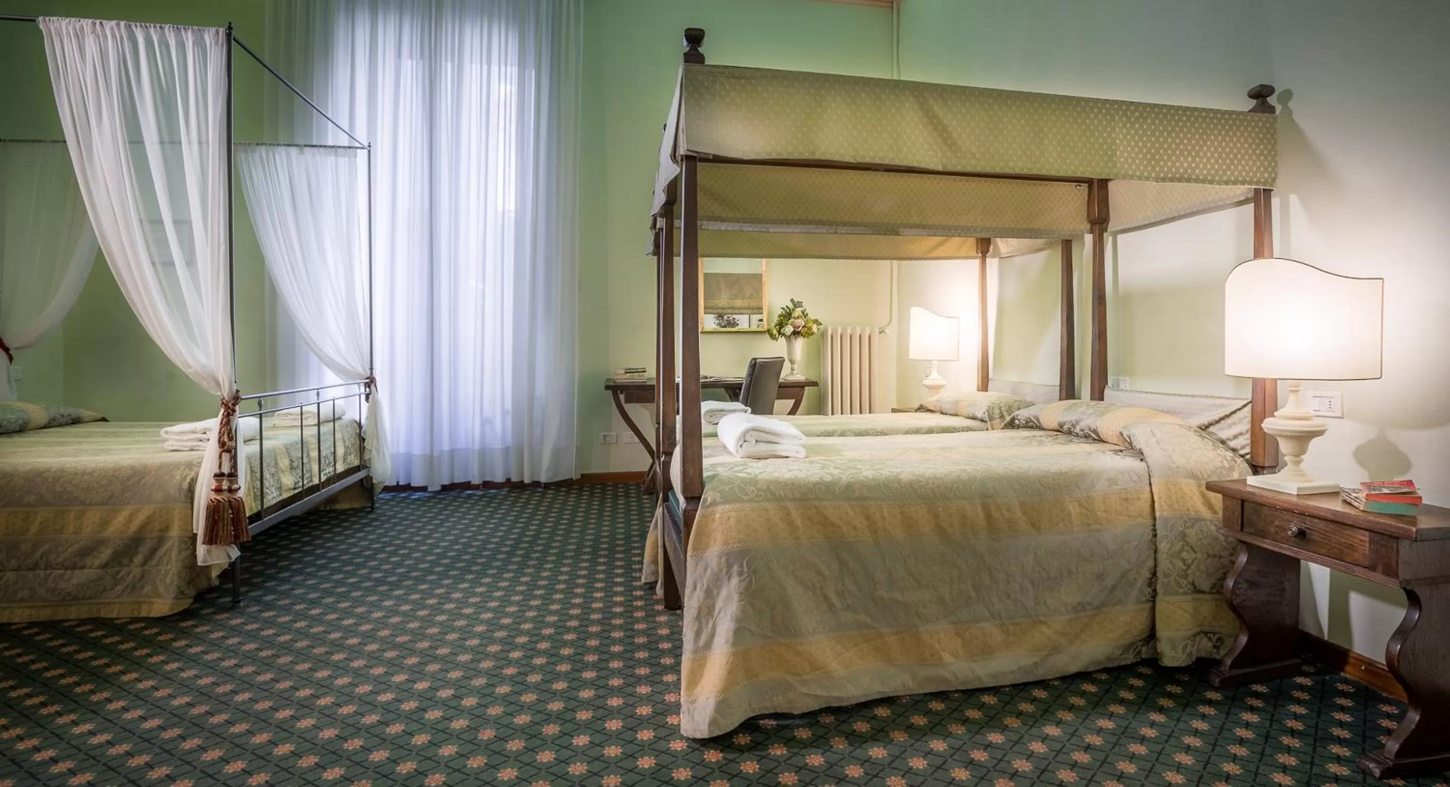 Photo of the whole room, Bed in Hotel Torre Guelfa Palazzo Acciaiuoli