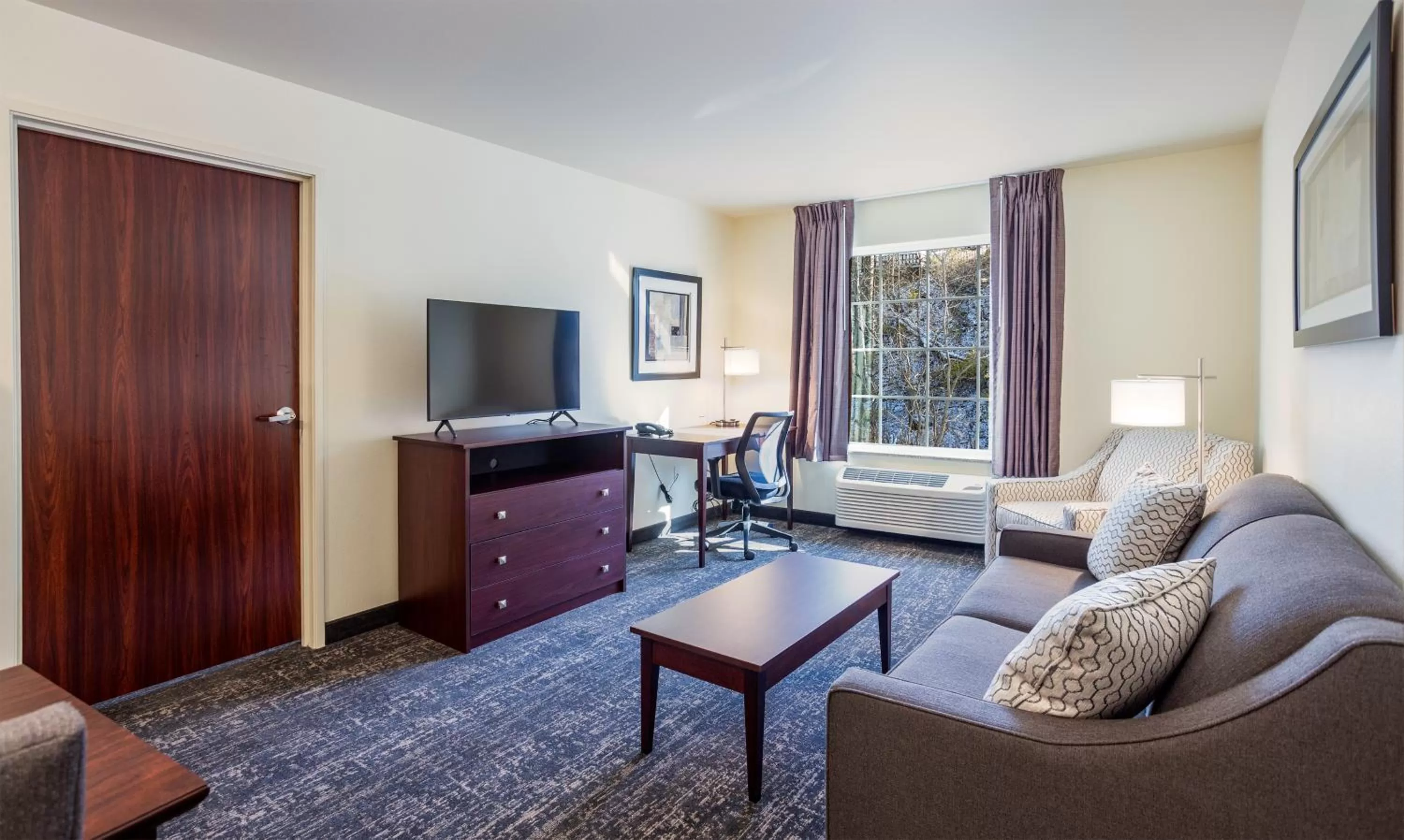 TV and multimedia in Cobblestone Inn & Suites - Brookville