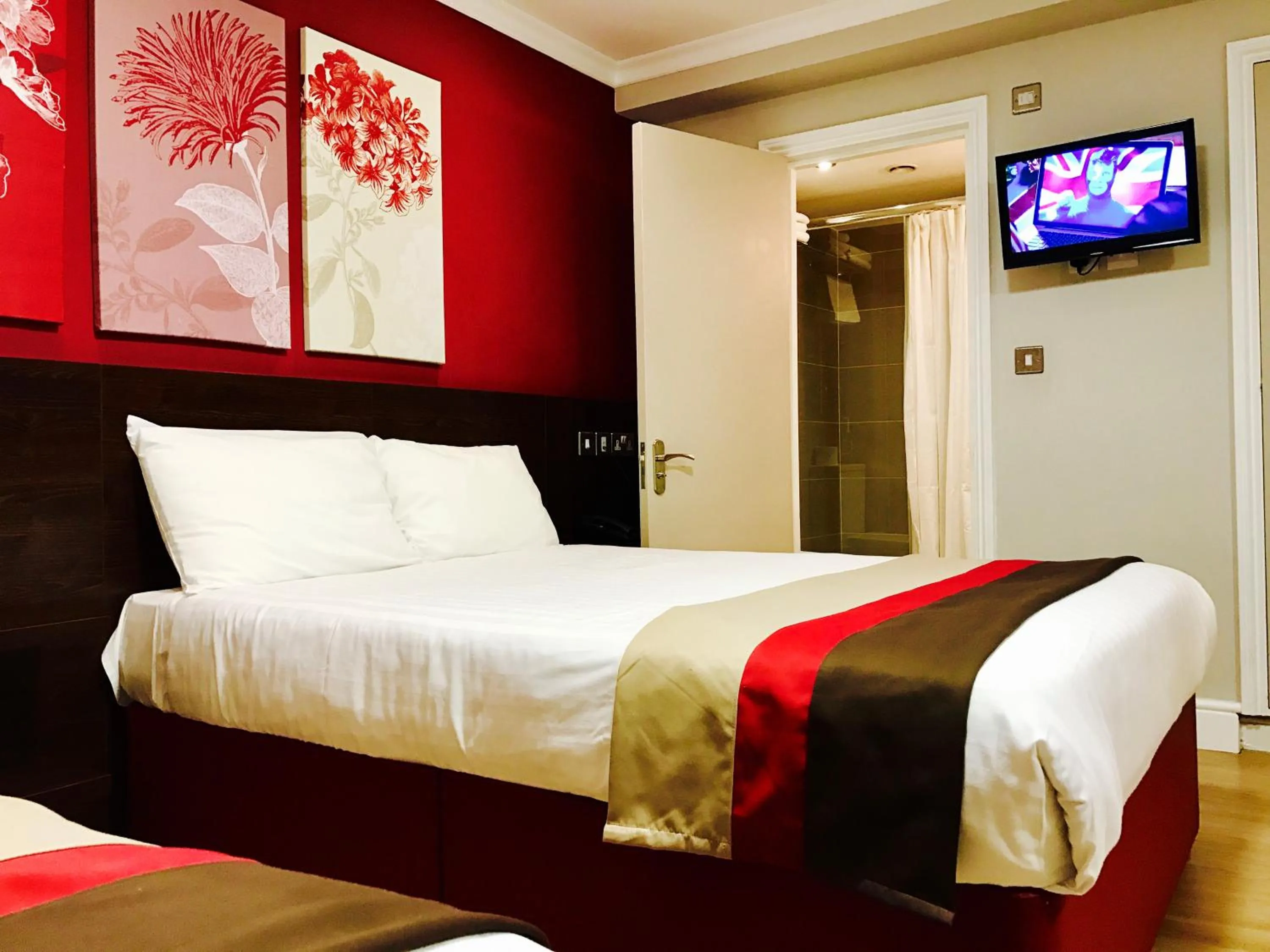 Bedroom, Bed in Royal Cambridge Hotel