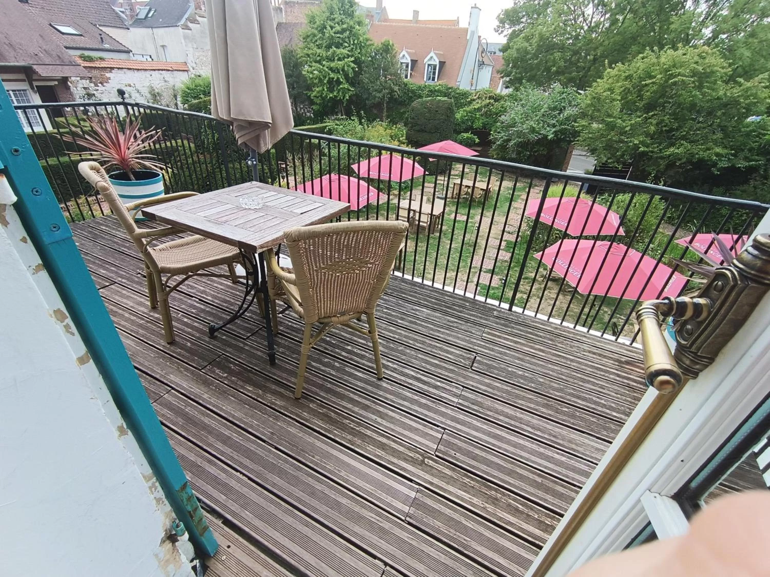 Balcony/Terrace in Chateau De Montreuil