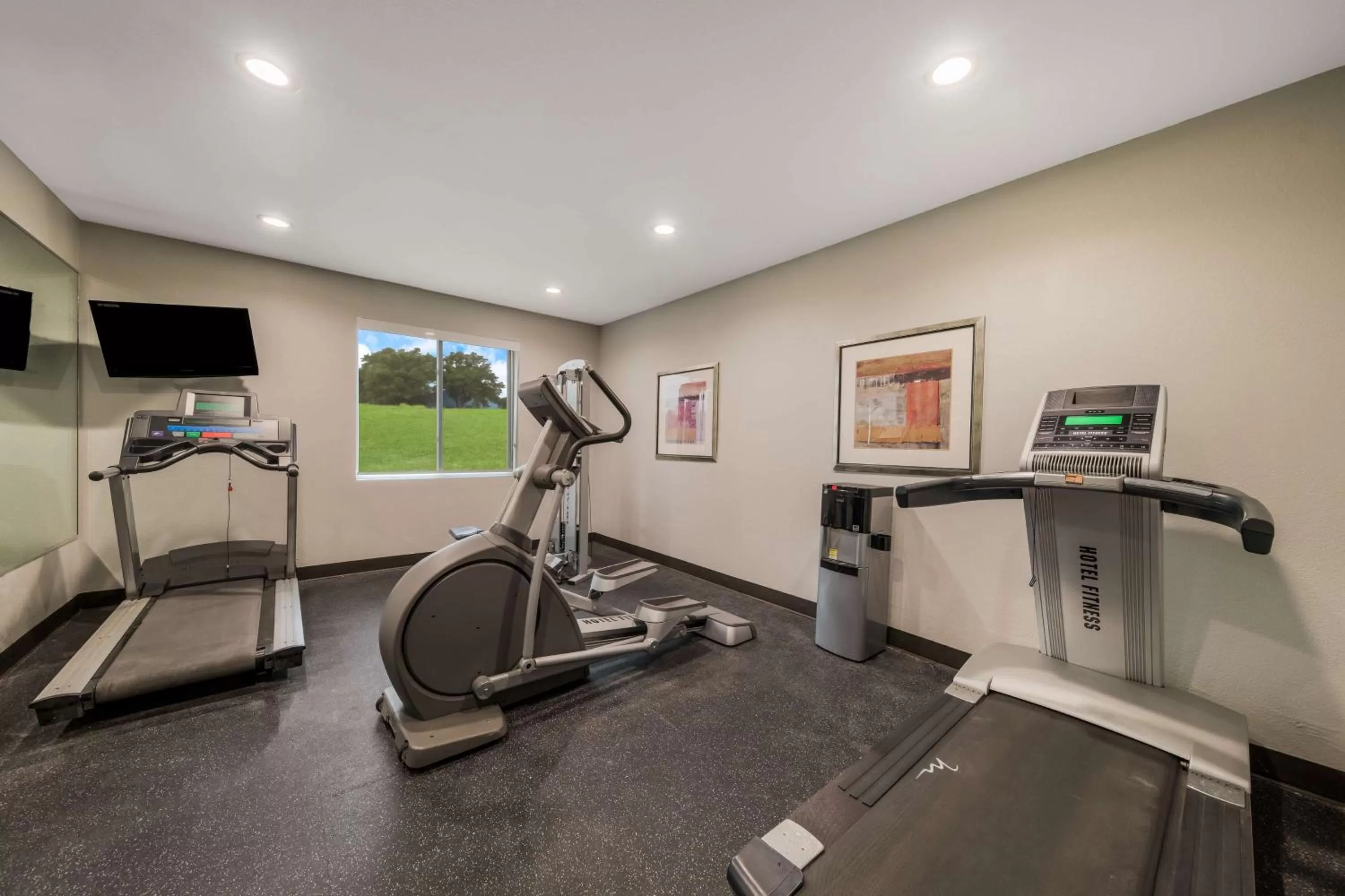 Fitness centre/facilities in Best Western Bowie Inn & Suites