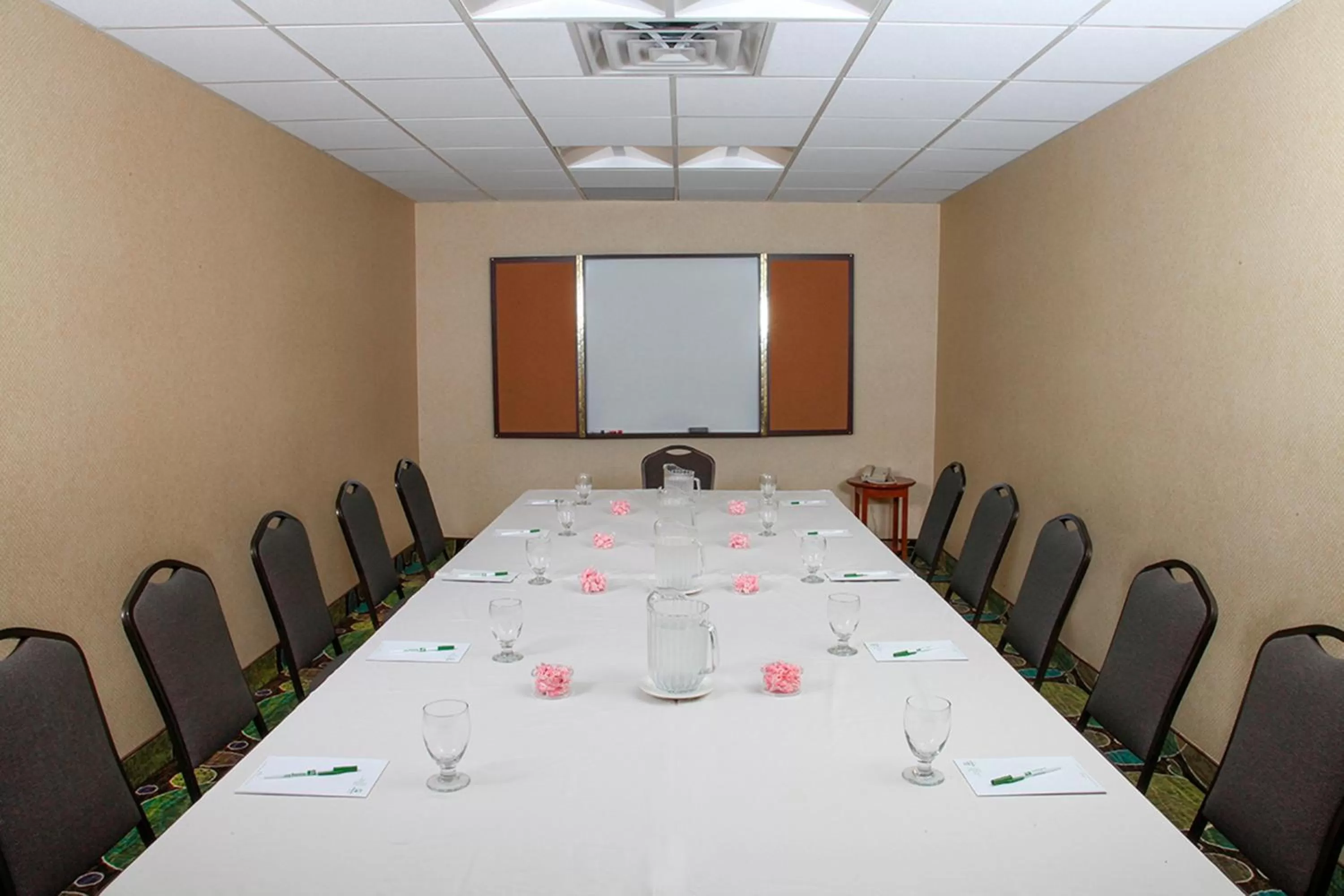 Meeting/conference room in Holiday Inn Westbury-Long Island by IHG