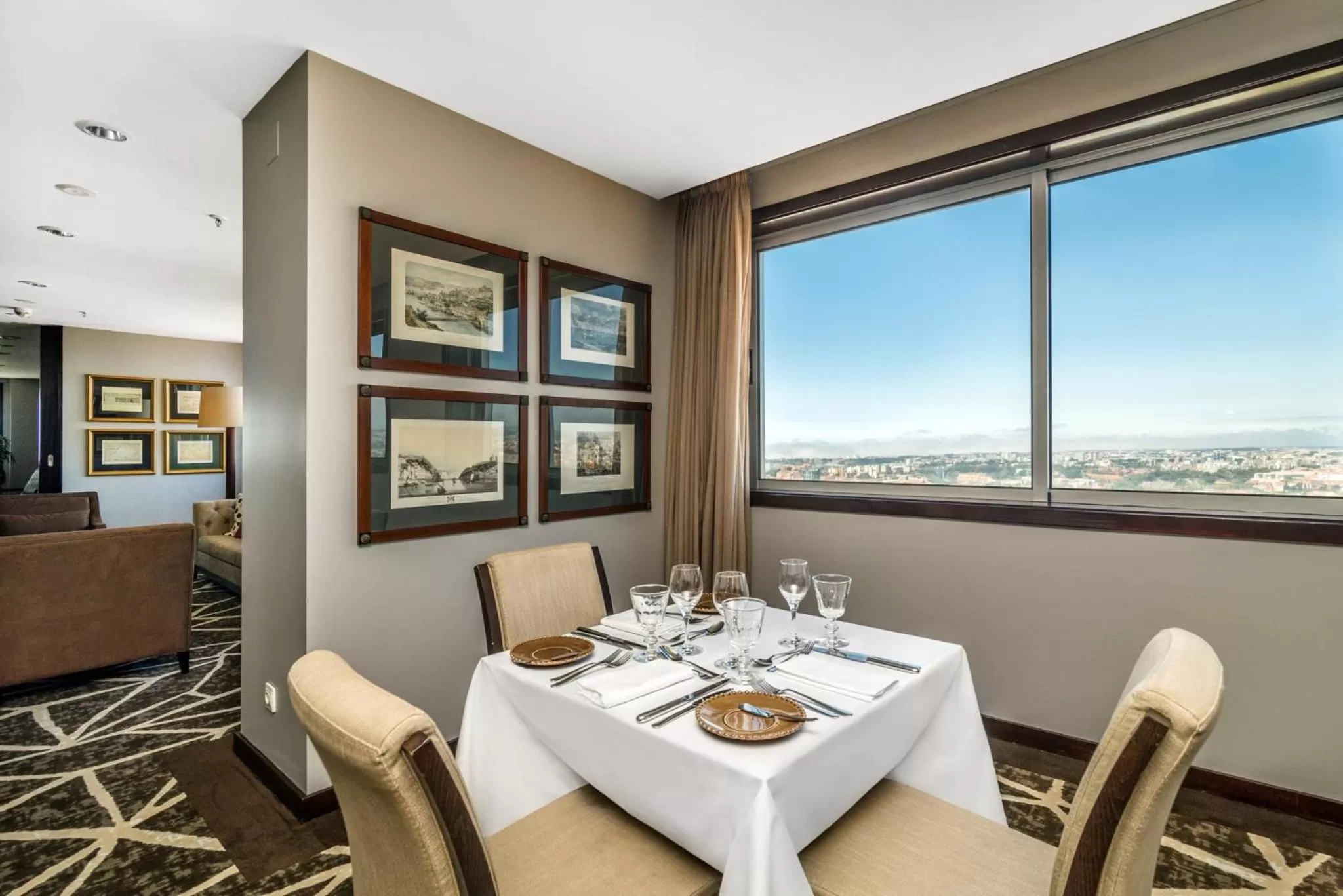 Meeting/conference room in Holiday Inn Porto Gaia by IHG