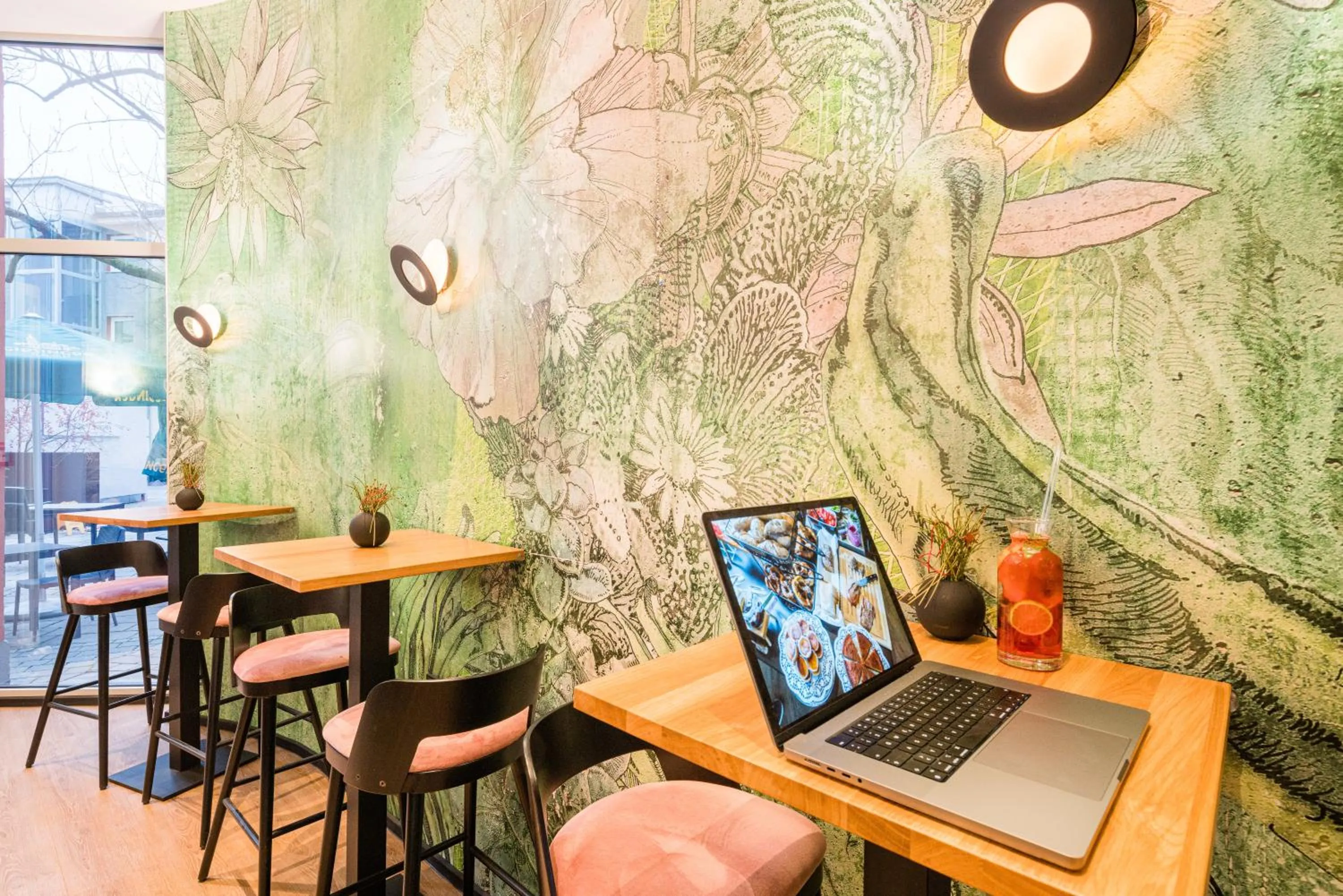 Restaurant/places to eat in KOOS Hotel&Apartments - City Aparthotel