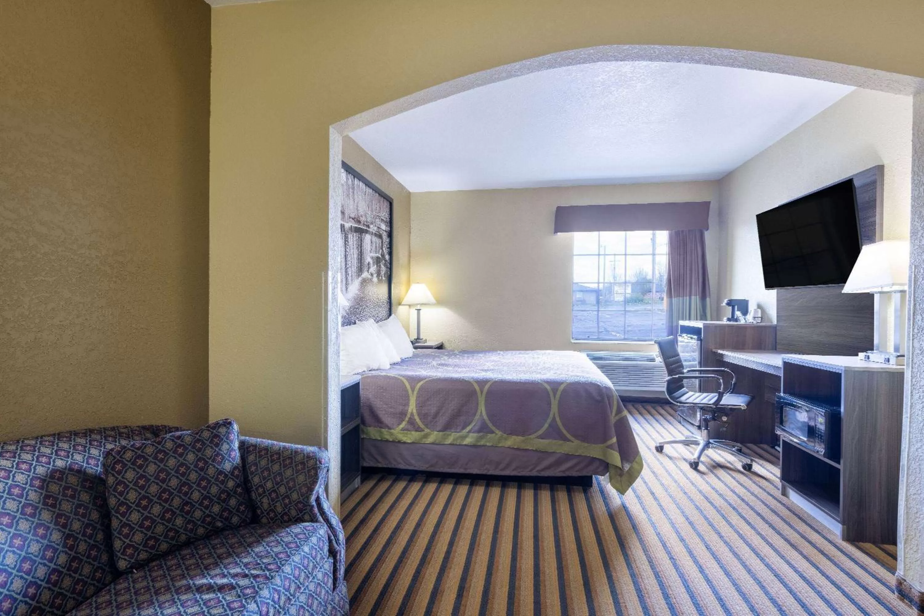 Deluxe King Suite - Non-Smoking in Super 8 by Wyndham Nixa/Springfield Area