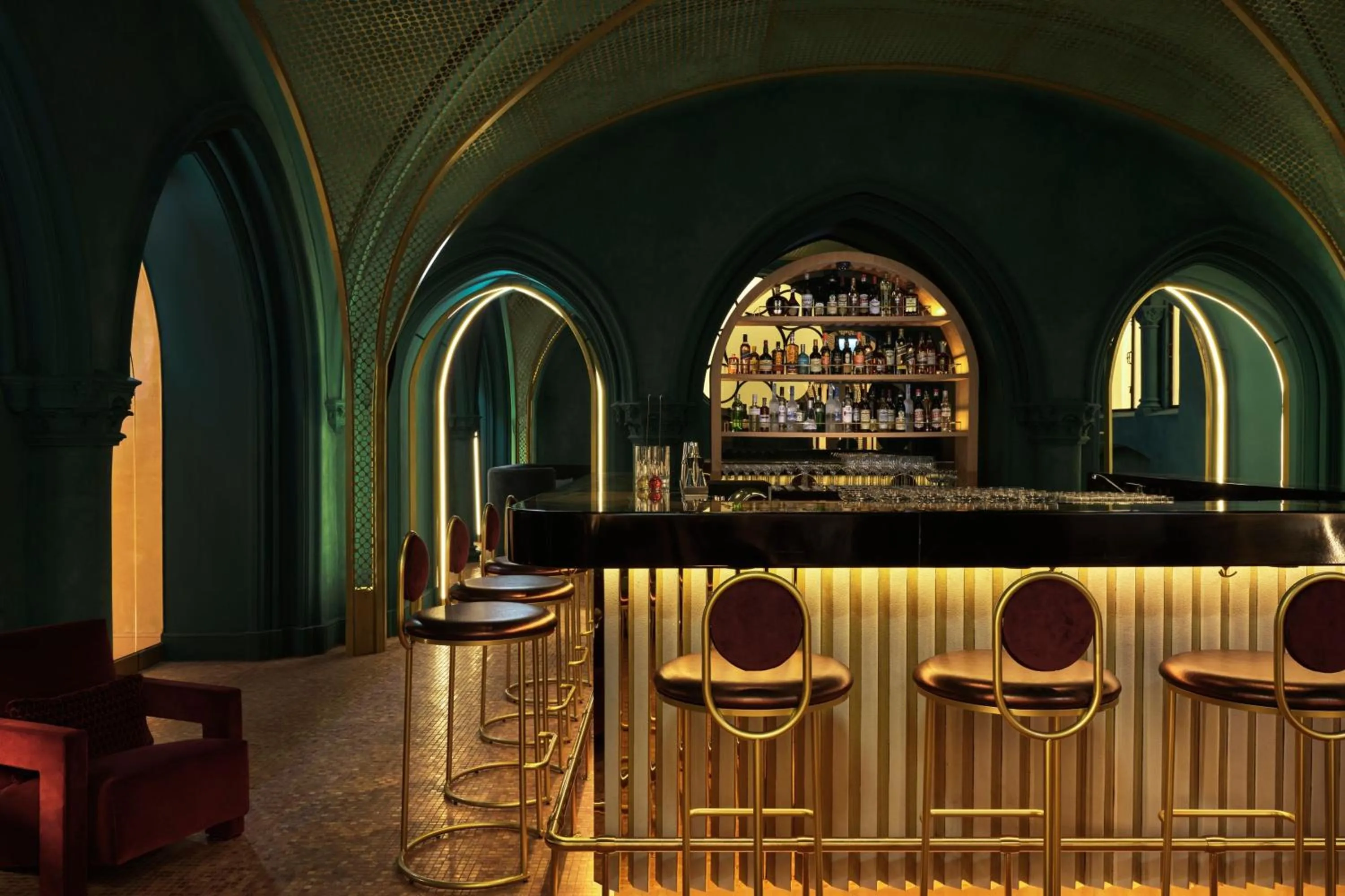 Restaurant/places to eat in W Budapest