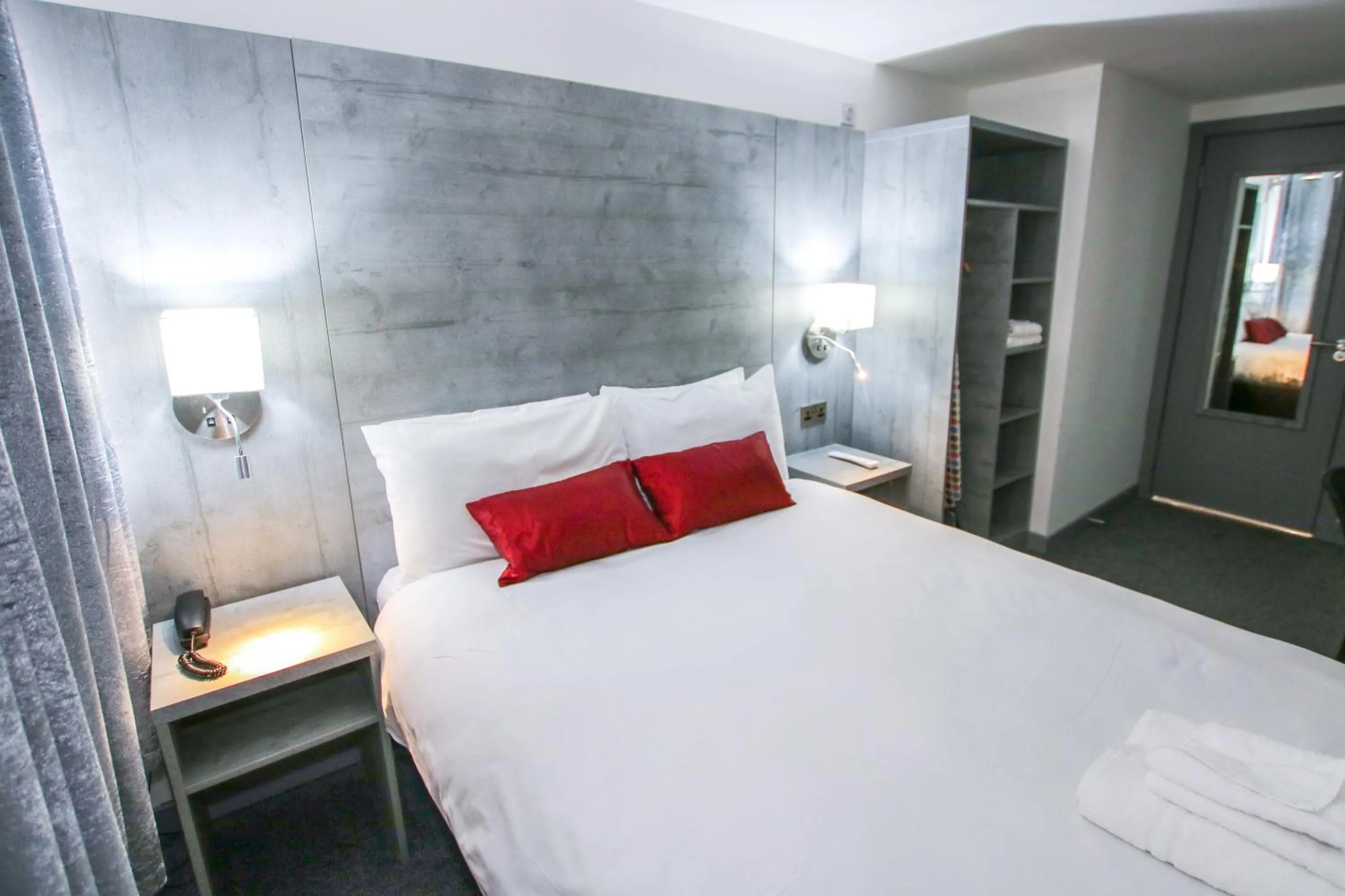 Bed in Brunswick Merchant City Hotel