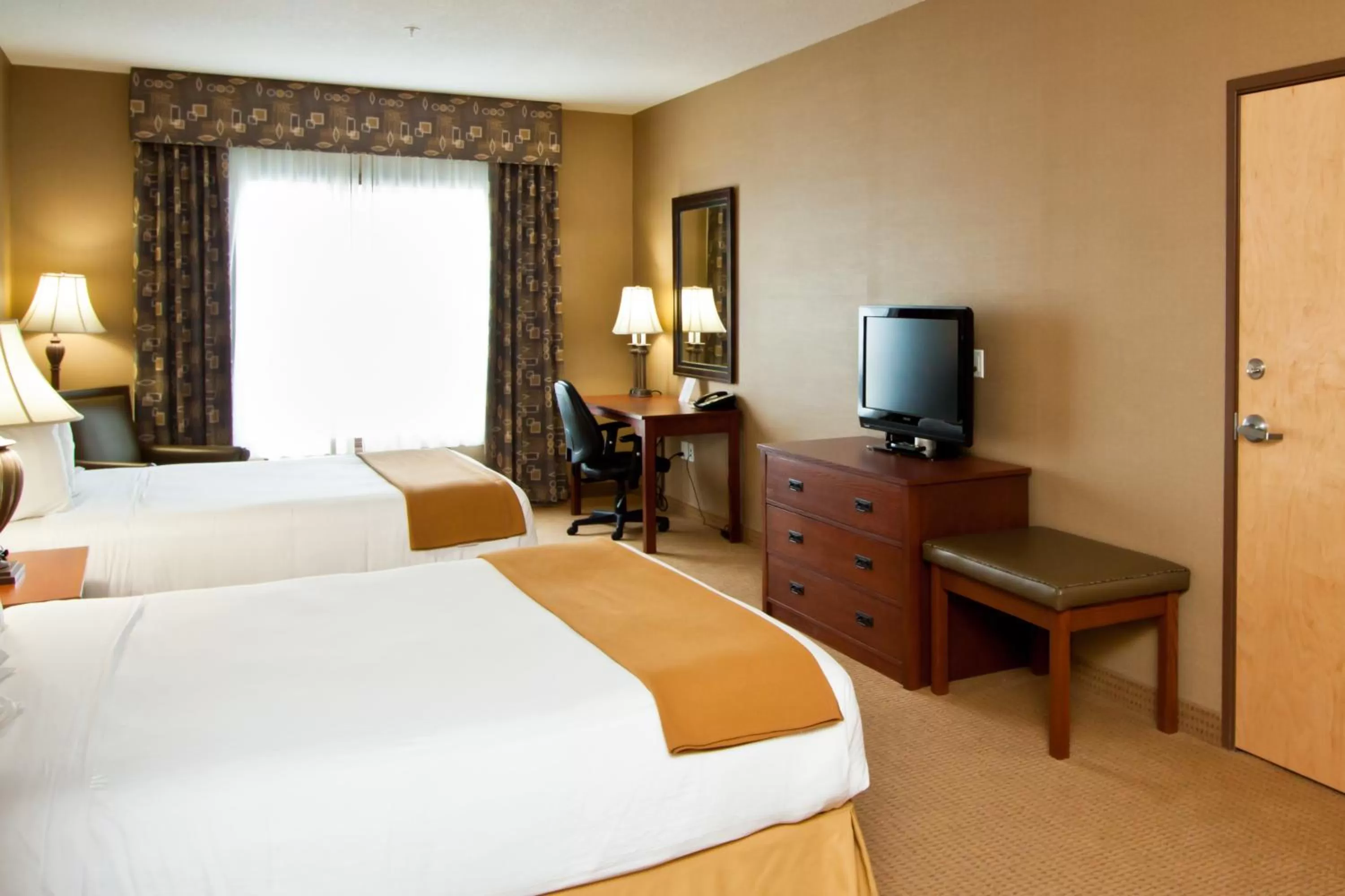 Photo of the whole room, Bed in Days Inn & Suites by Wyndham Strathmore