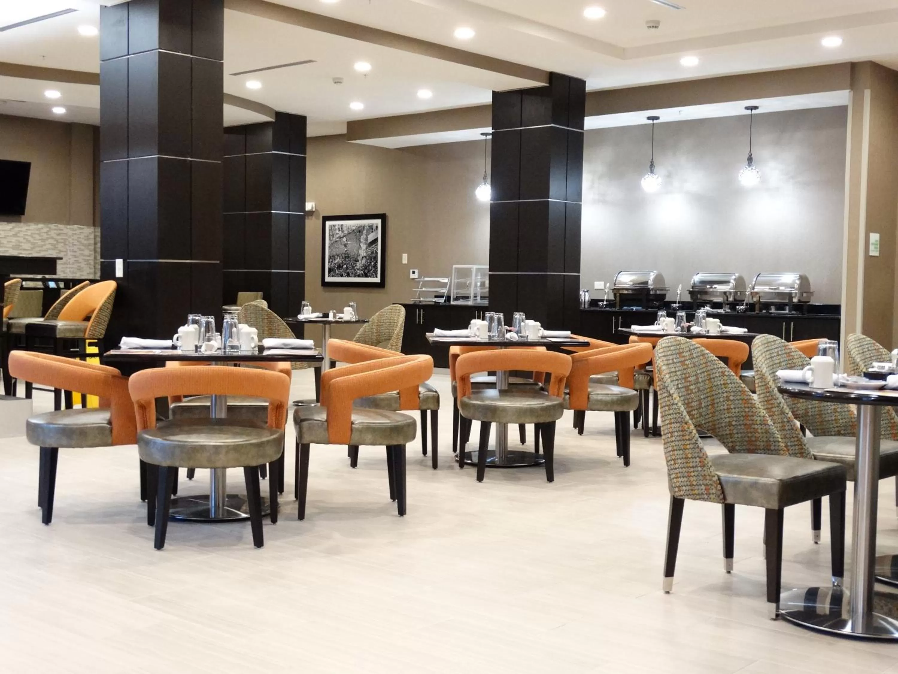 Restaurant/places to eat in Holiday Inn Covington by IHG