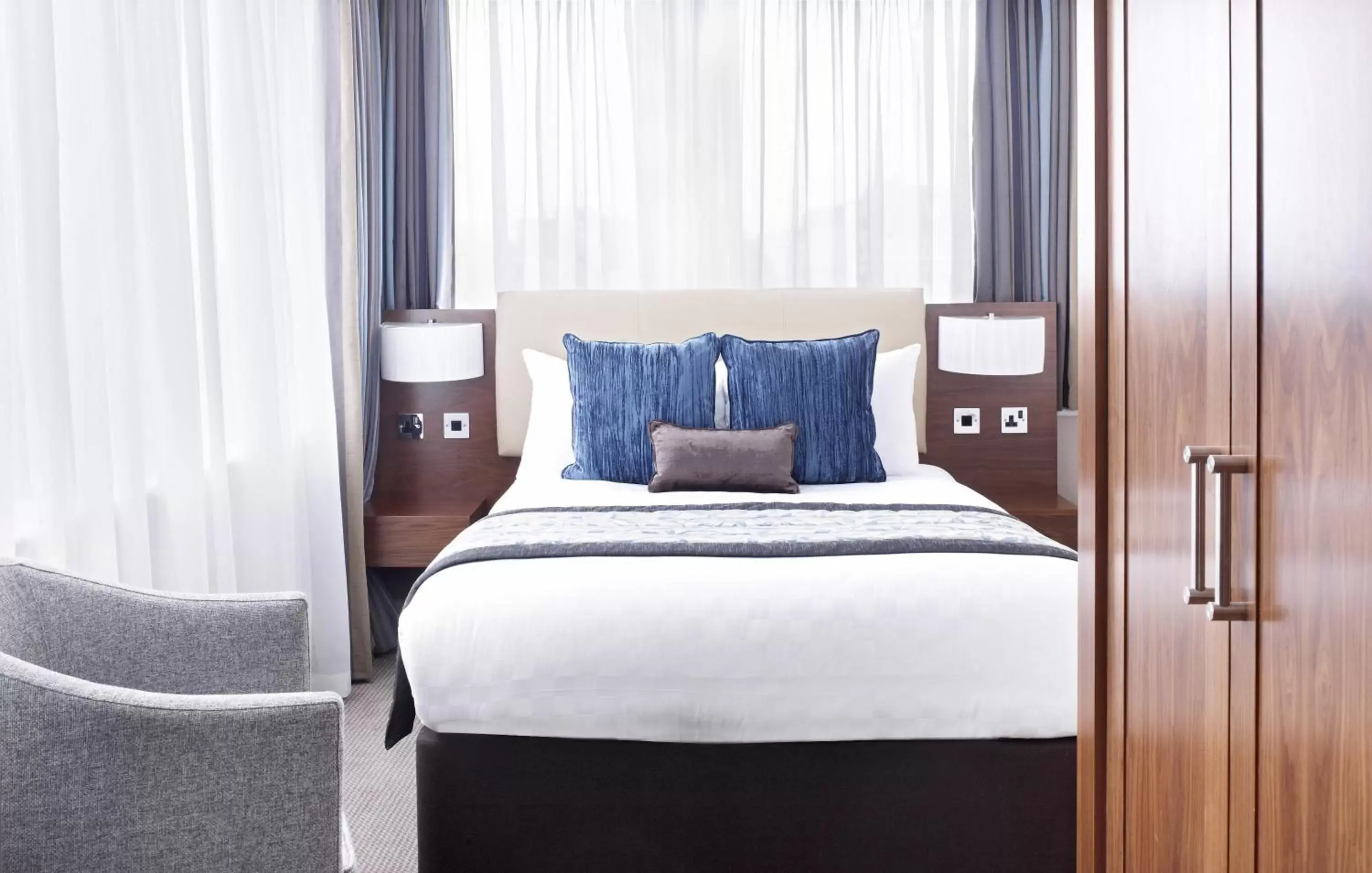 Standard Double Room in Thistle Trafalgar - Leicester Square Standard Double Room in Thistle Trafalgar - Leicester Square