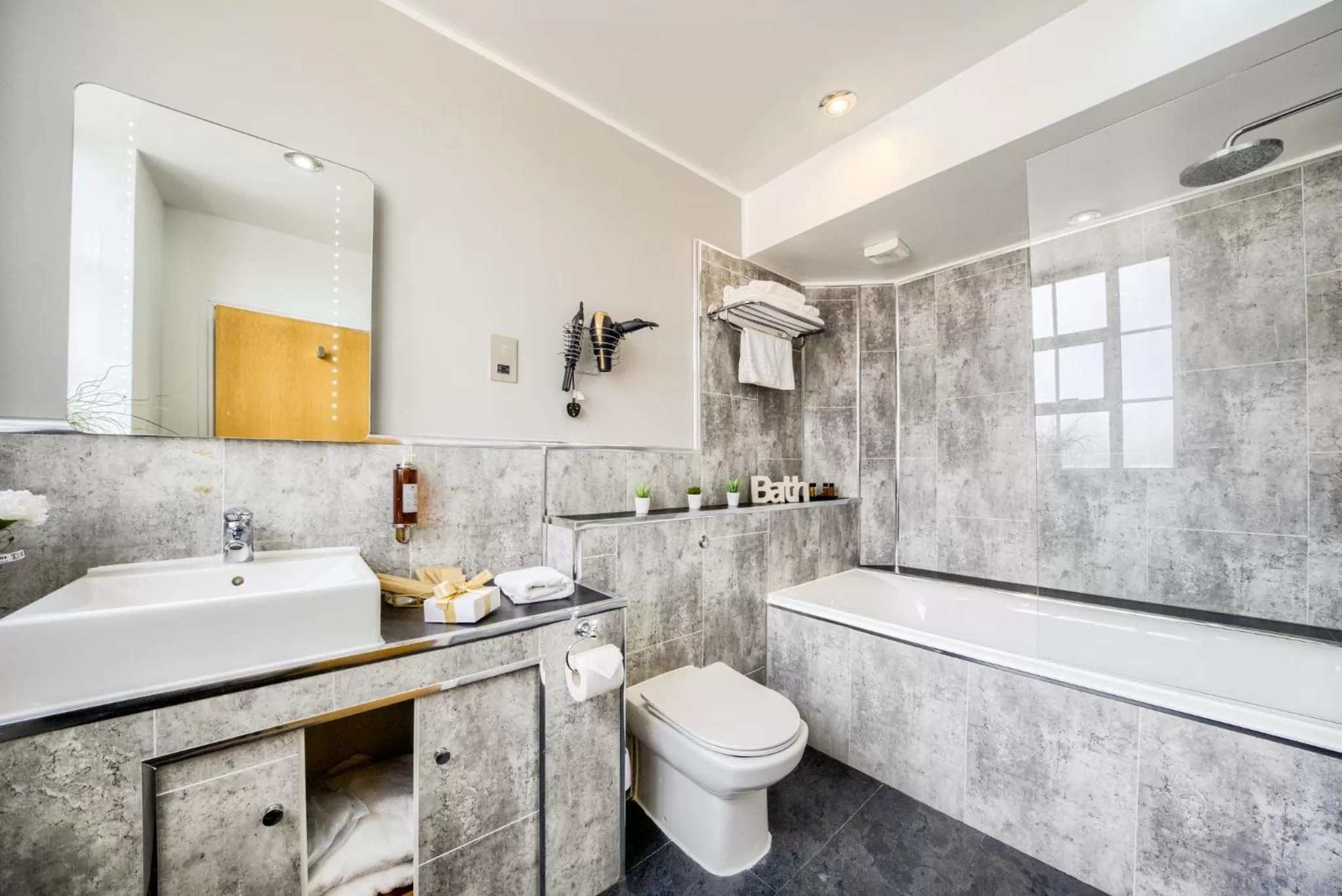 Bathroom in Villare Leicester City Centre hotel