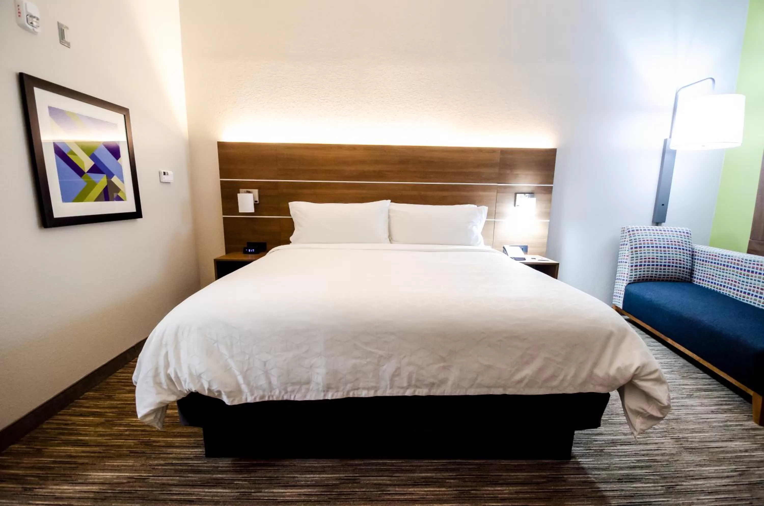 Bed in Holiday Inn Express & Suites Taylor by IHG