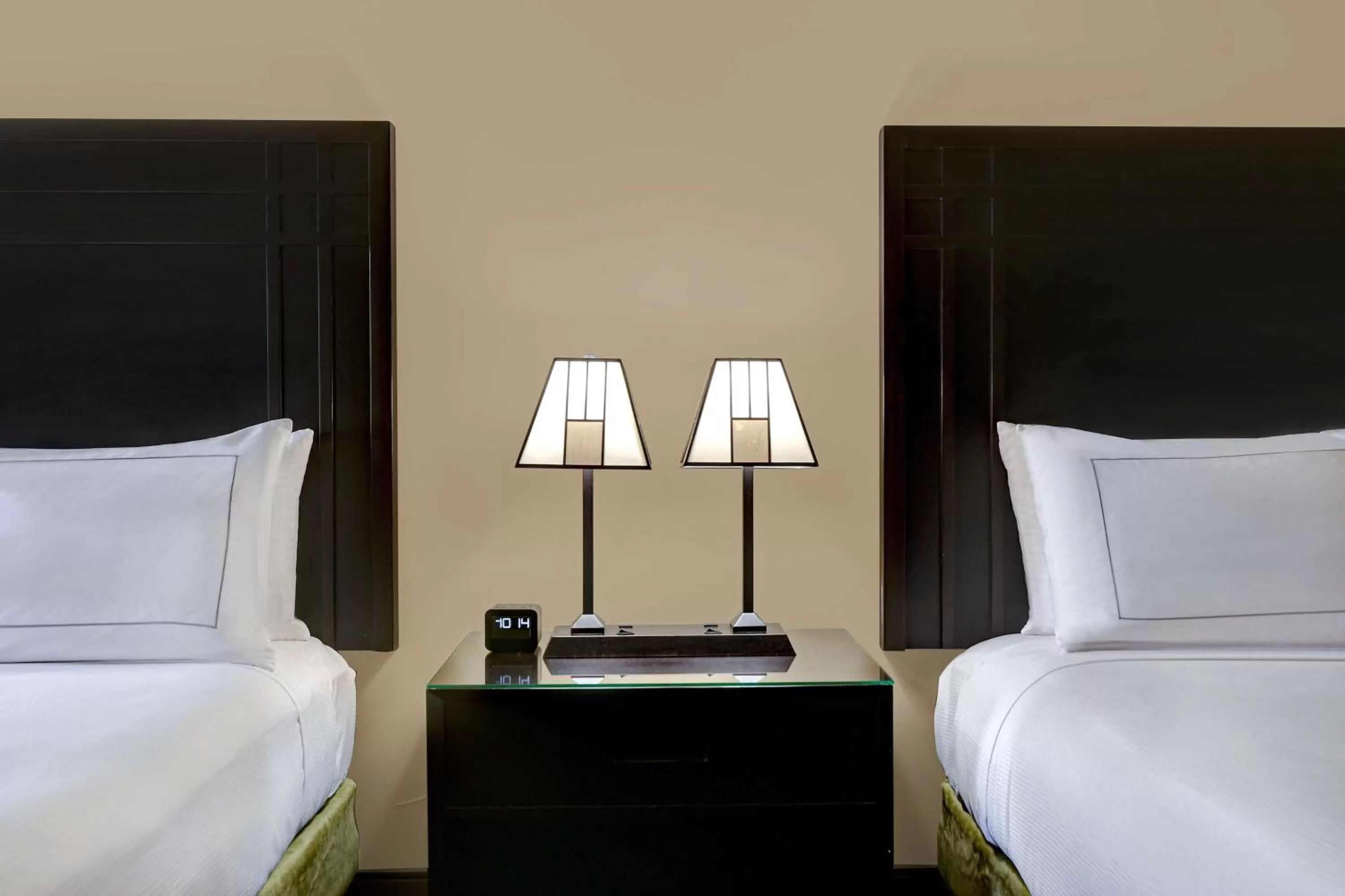 Bed in DoubleTree by Hilton Phoenix- Tempe