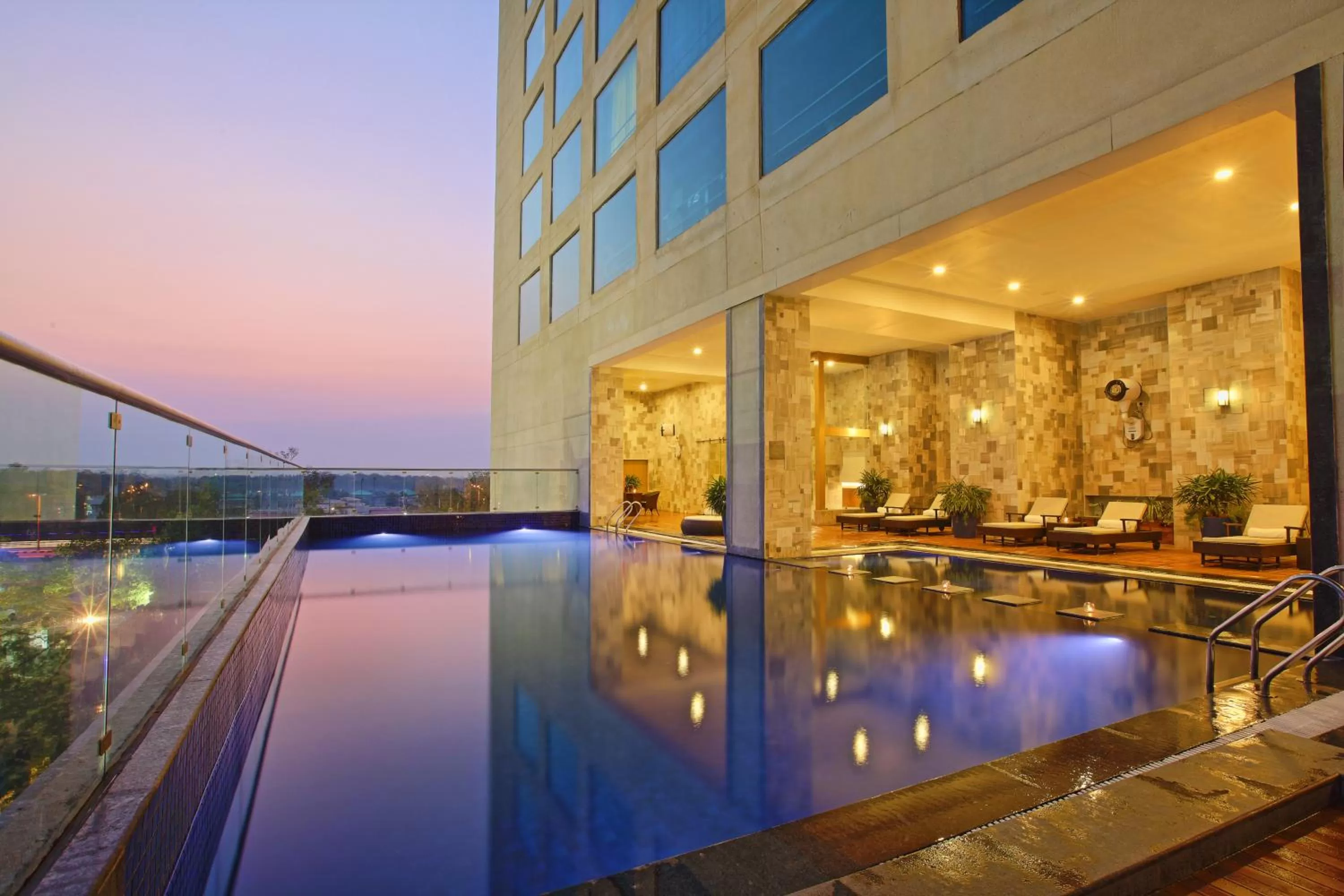Swimming pool in Novotel Ahmedabad
