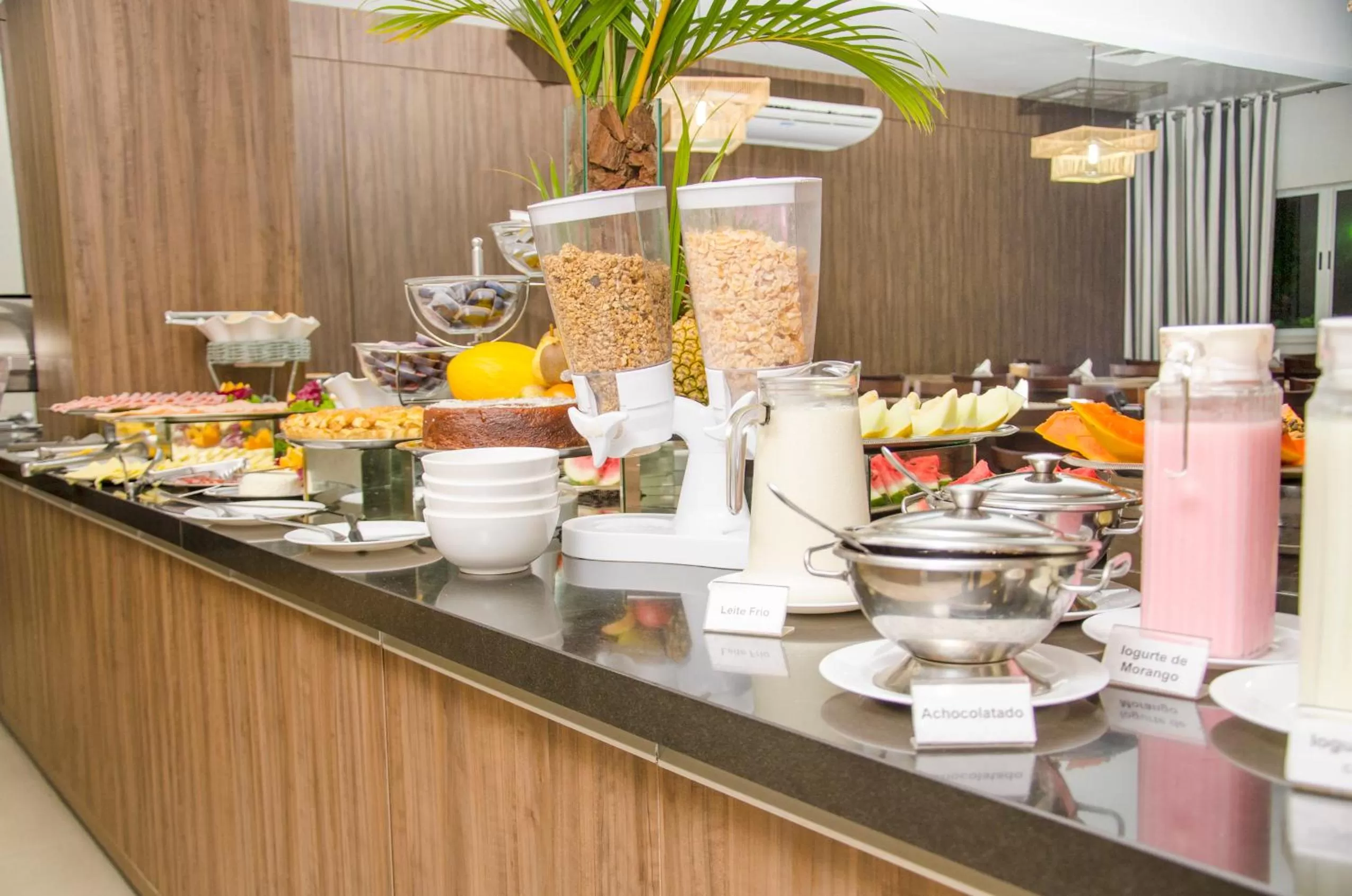 Food in Camboa Hotel Paranaguá