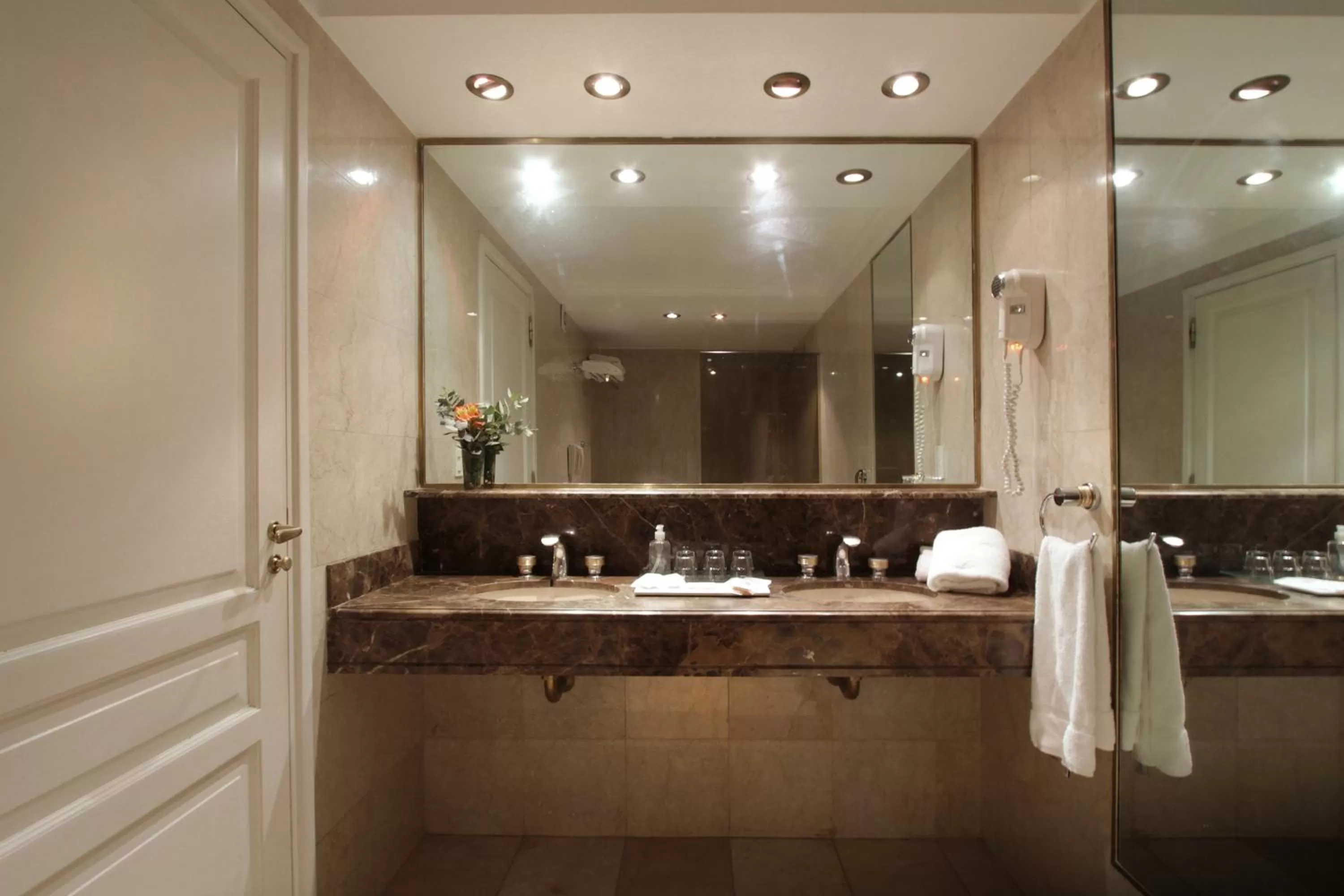 Bathroom in Ramada by Wyndham Buenos Aires Centro