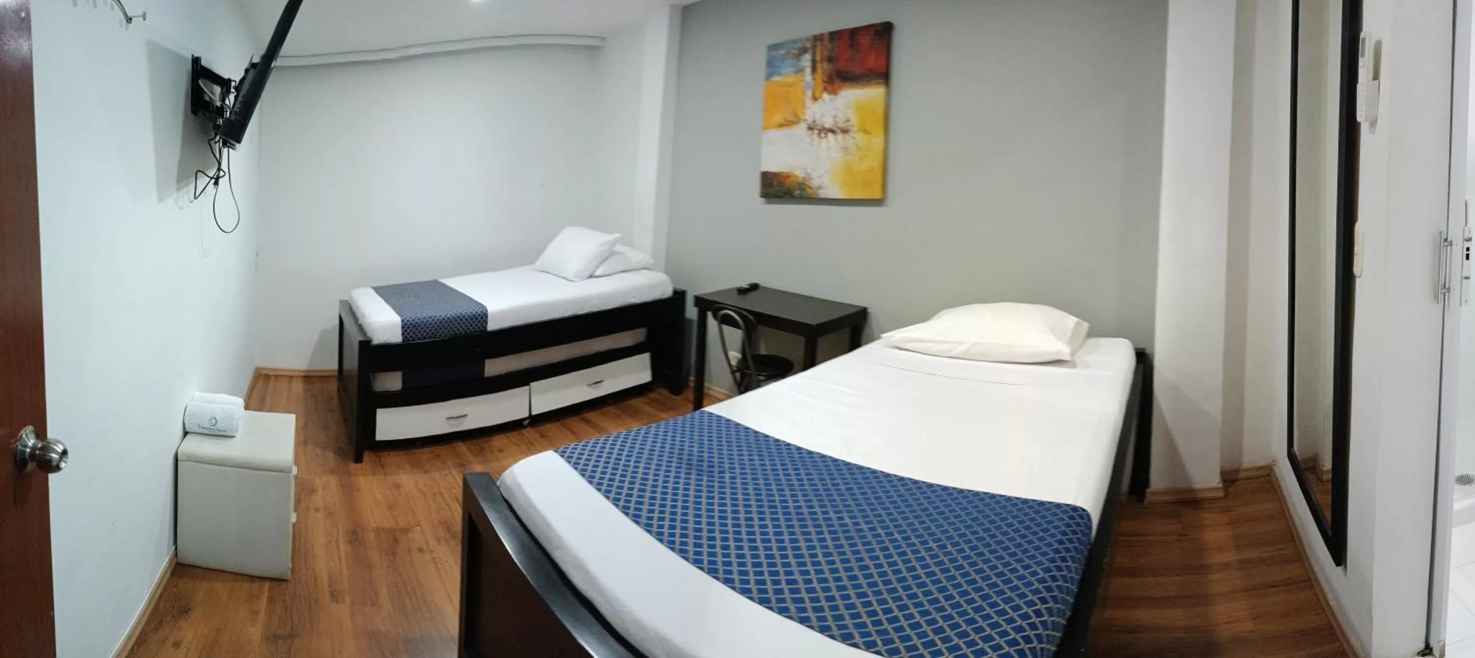 Toilet, Bed in Hotel Travelers Sport