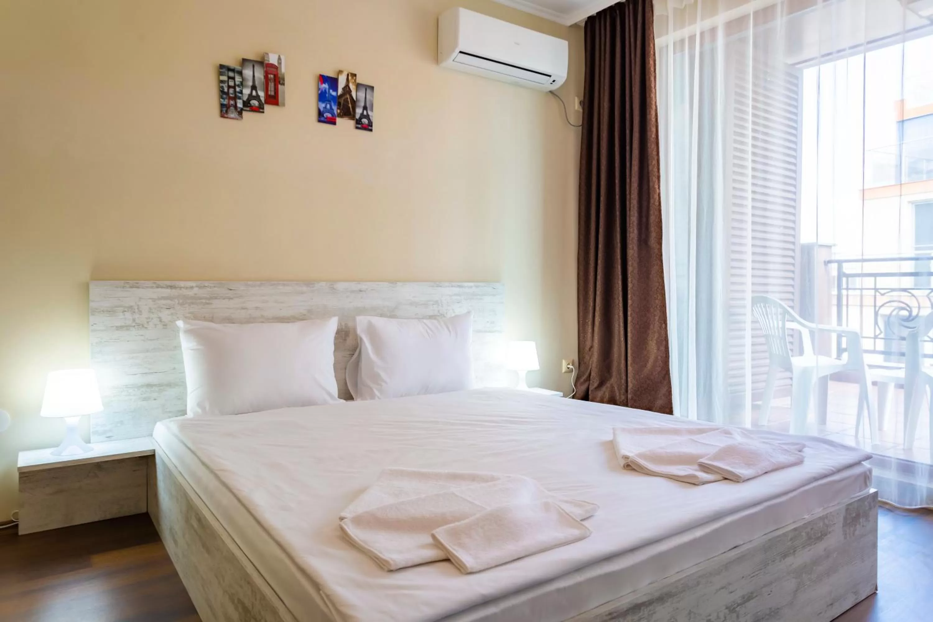 Bed in Rose Gardens Apart Hotel