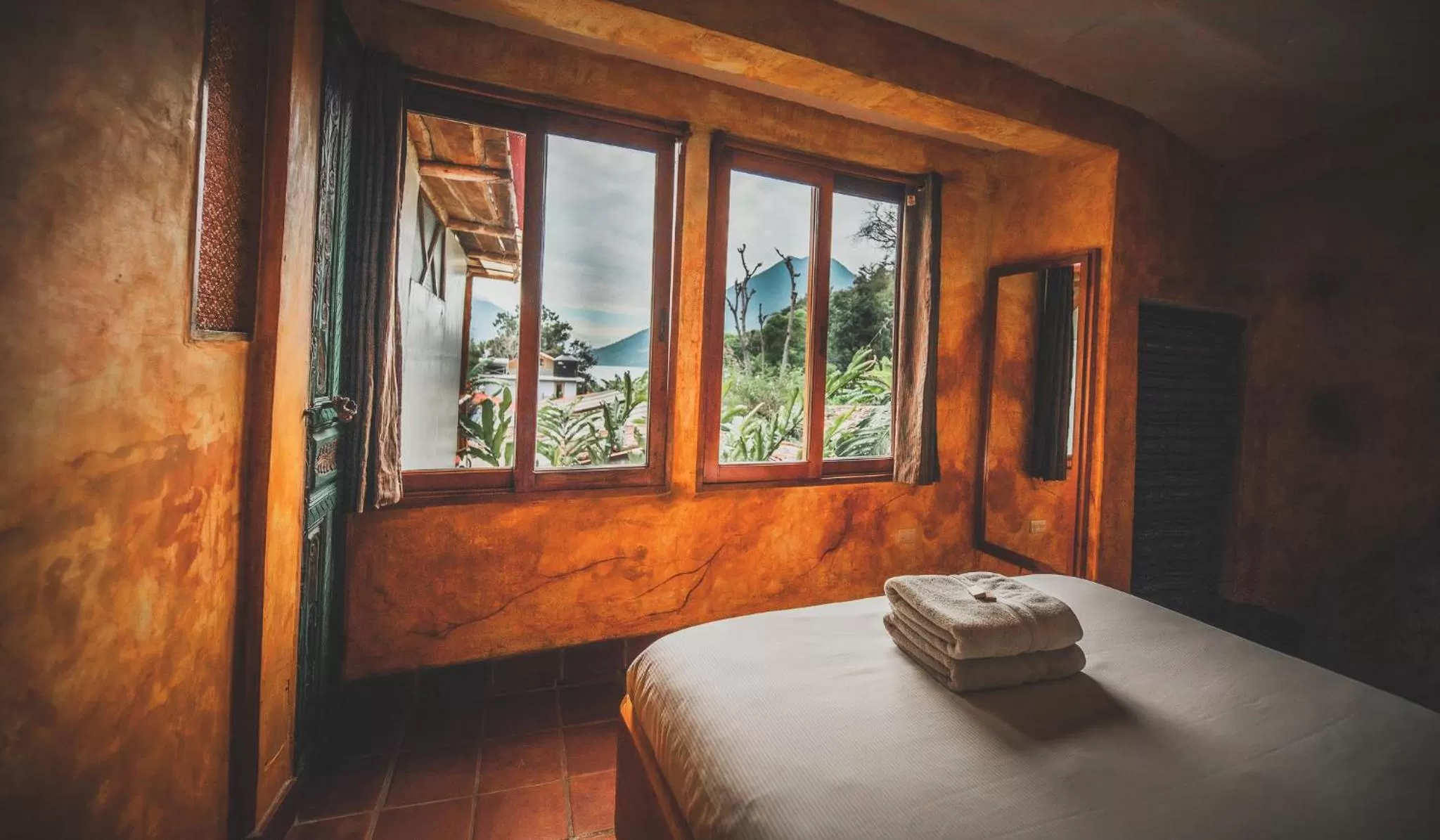 Bed in Lush Atitlán
