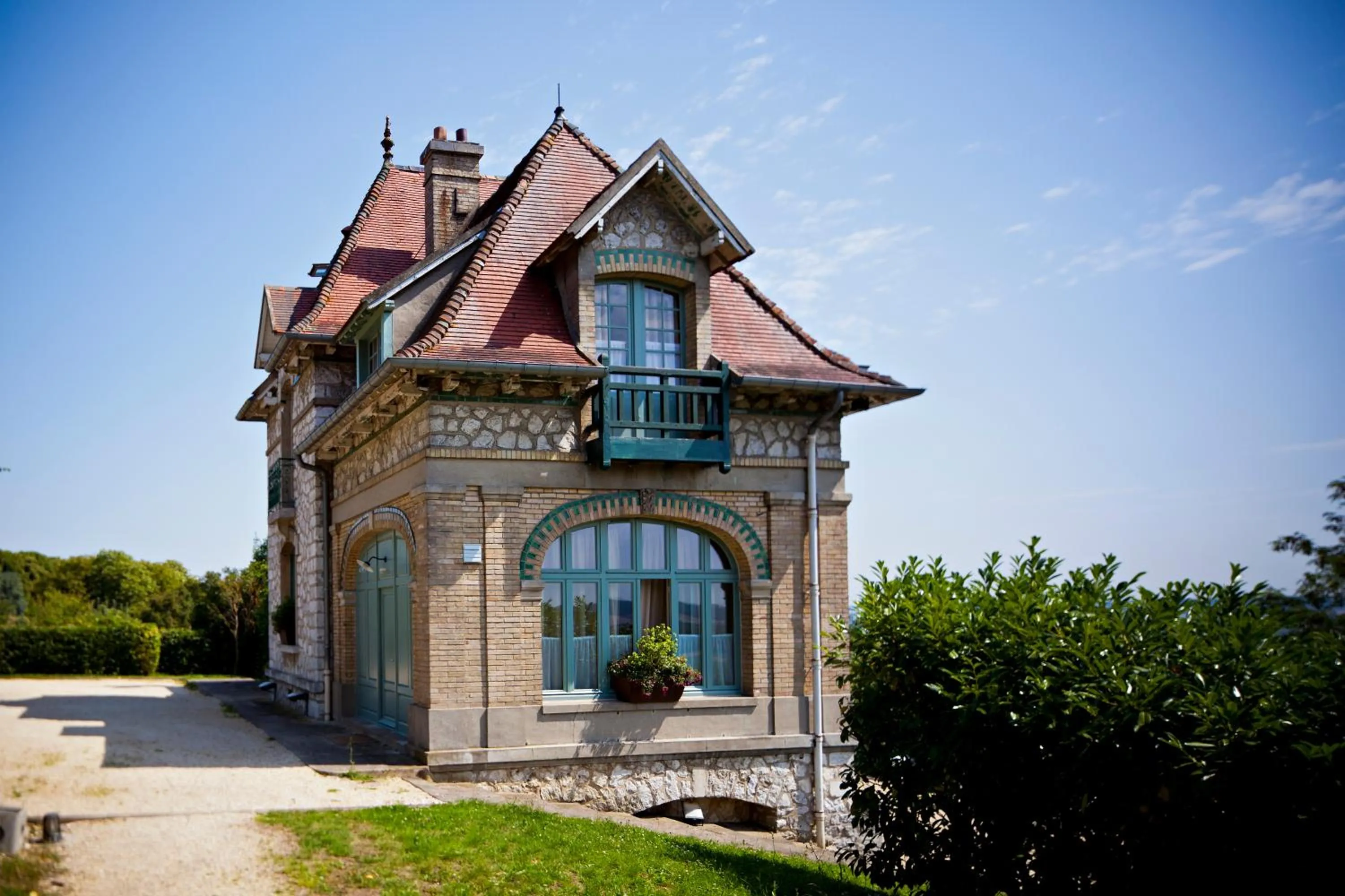 Property building in Domaine De La Corniche