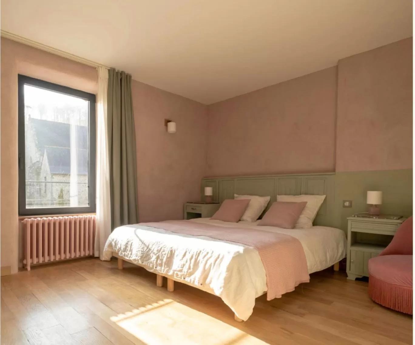 Bed in Fleurs de lin