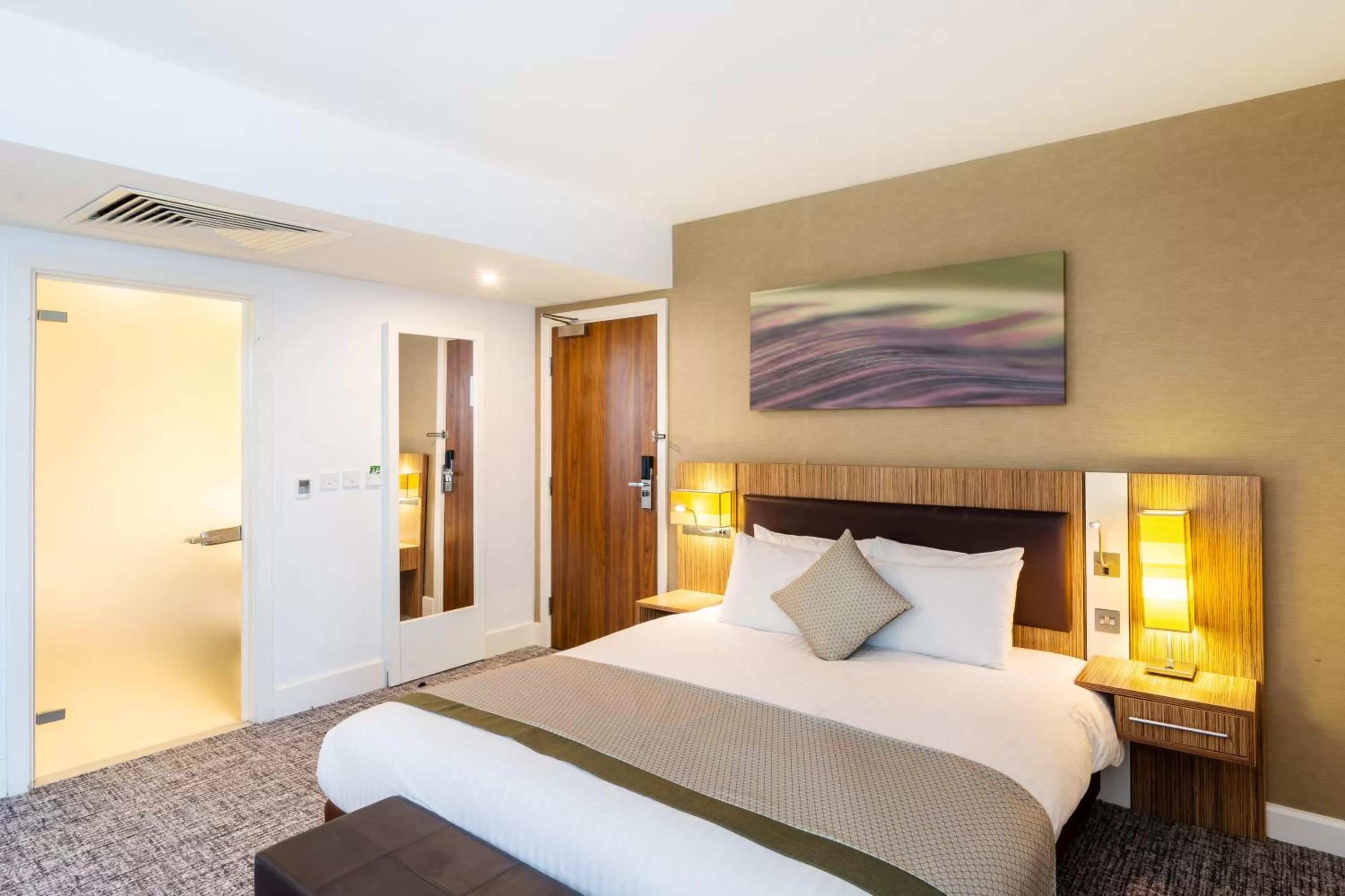 Bed in Holiday Inn Stevenage by IHG