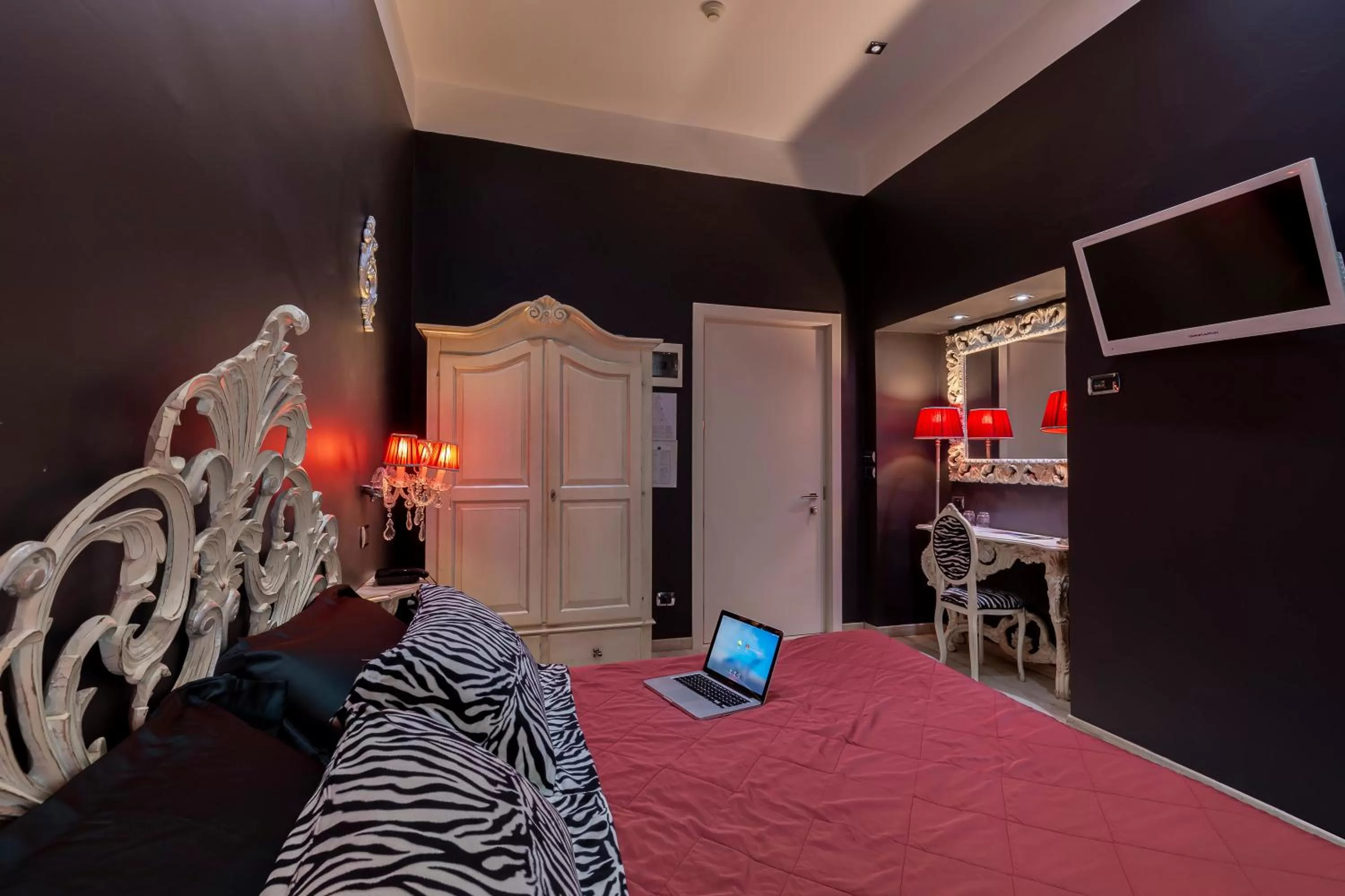 Bedroom, Bed in Hotel Columbia Wellness & Spa