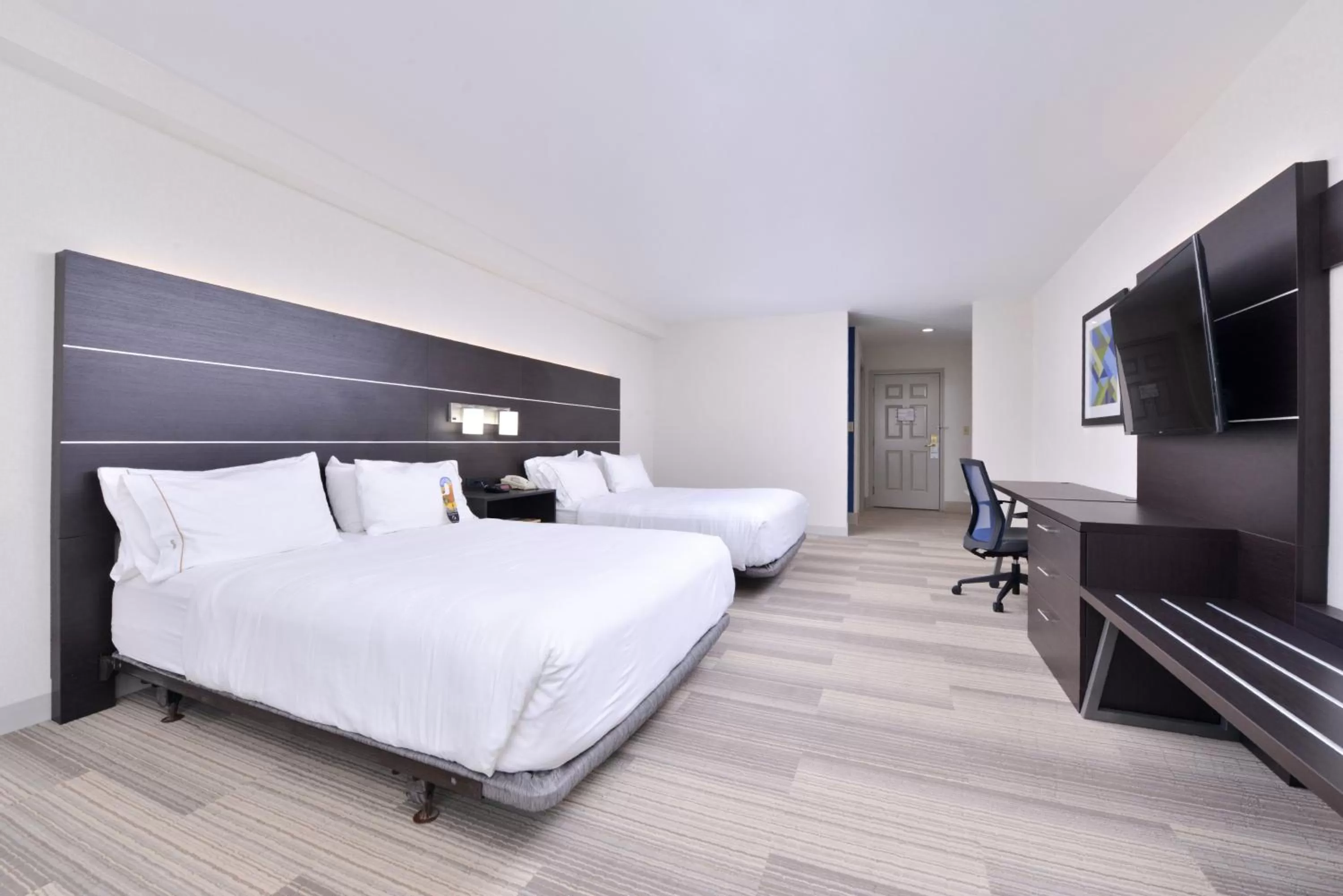 Photo of the whole room, Bed in Holiday Inn Express Mystic by IHG