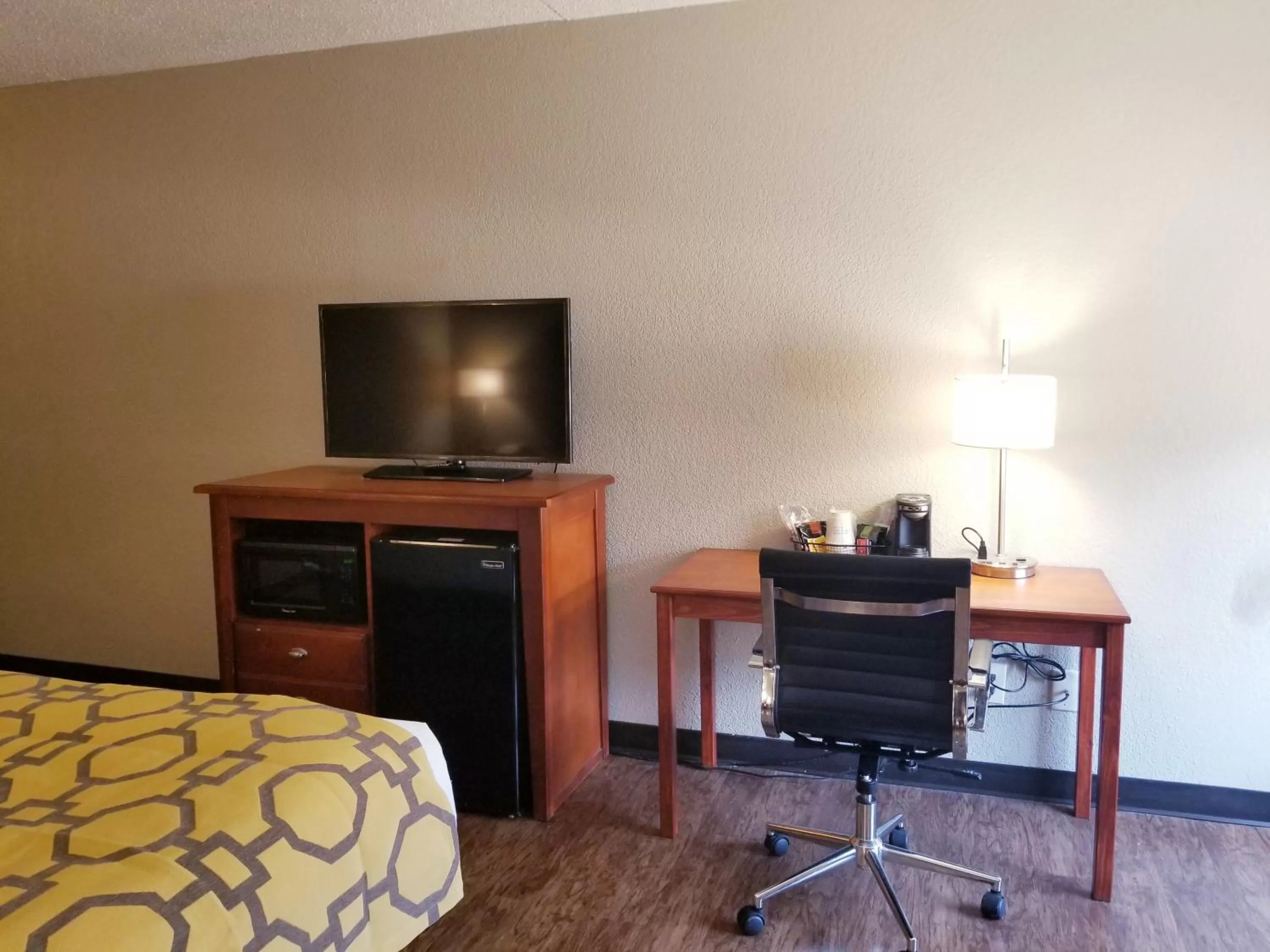 TV and multimedia in Baymont by Wyndham Greenville OH