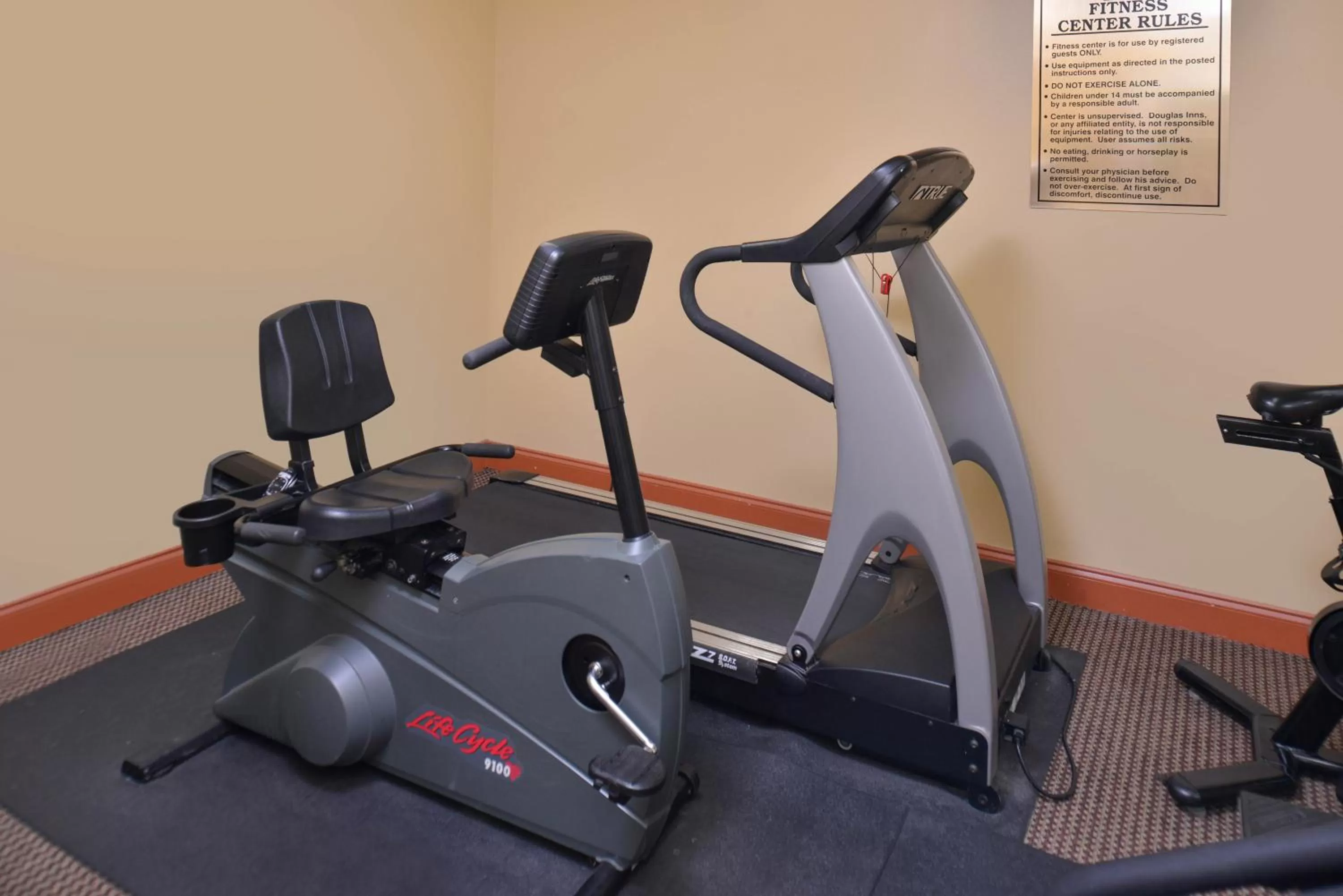 Fitness centre/facilities in Douglas Inn & Suites