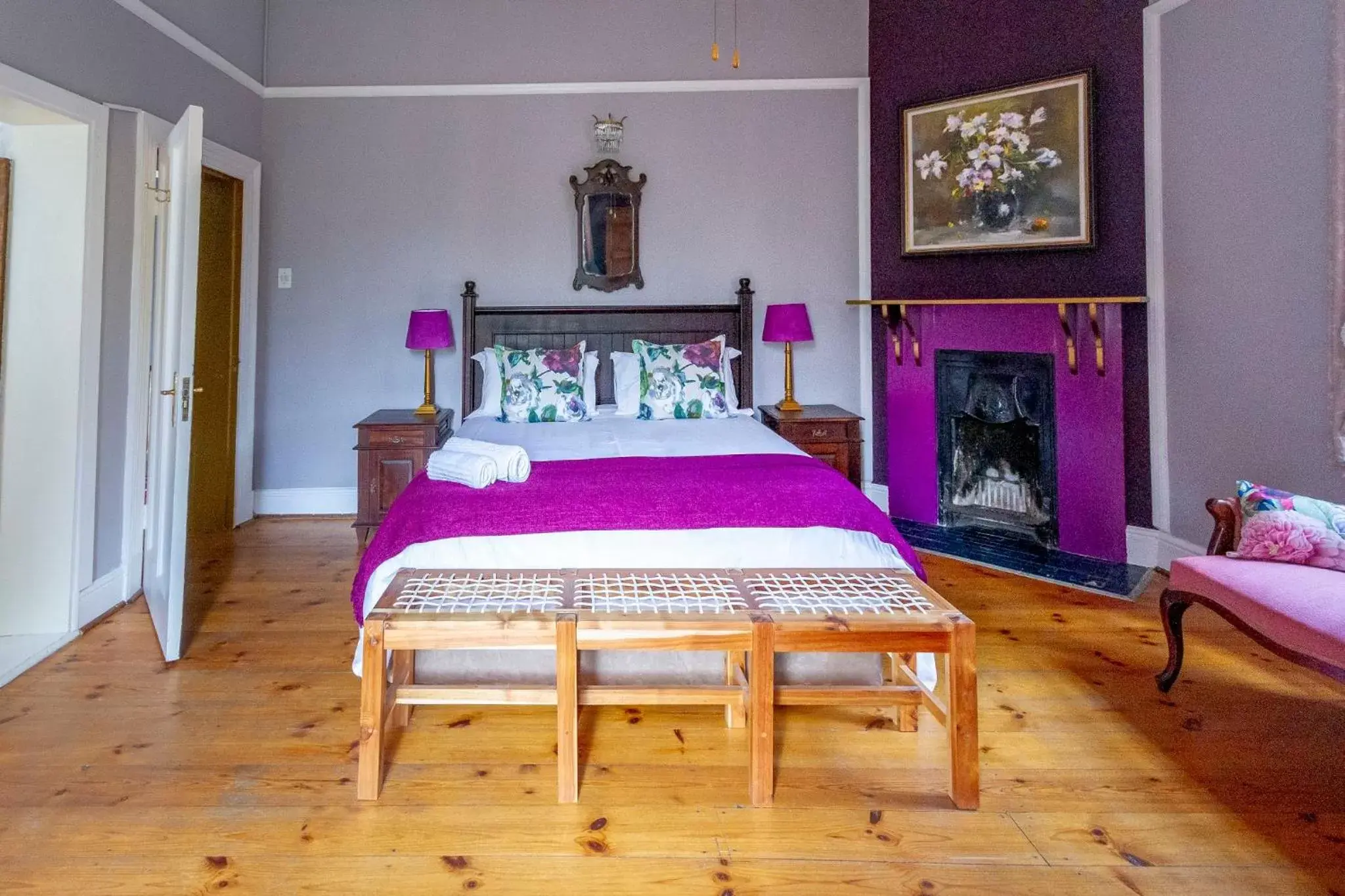 Queen Room with Garden View - single occupancy in Airlies Historical Guest House Queen Room with Garden View - single occupancy in Airlies Historical Guest House