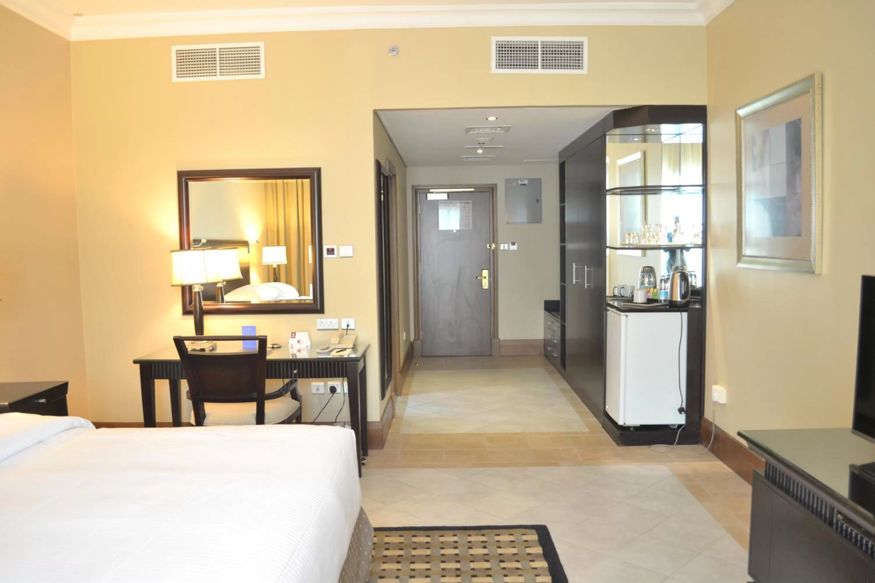 Bedroom, Bed in Sheraton Khalidiya Hotel
