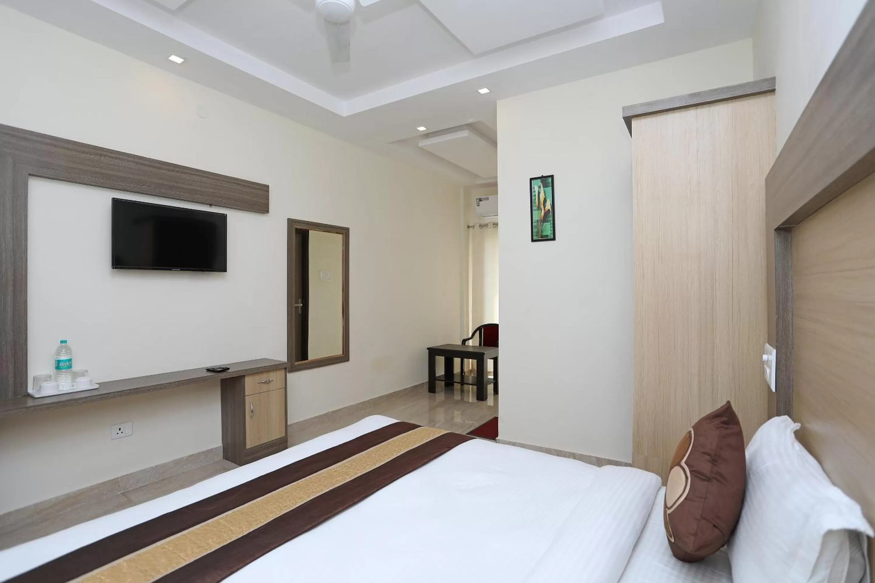 Bedroom, Bed in Hotel KSS Inn