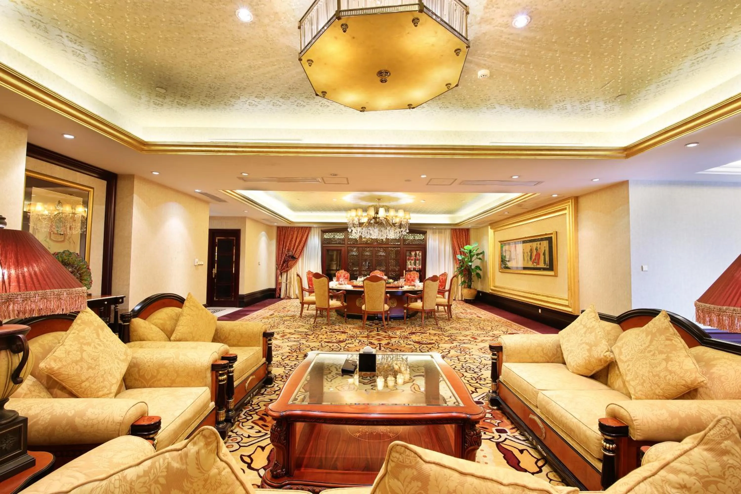 Restaurant/places to eat in Royal Mediterranean Hotel