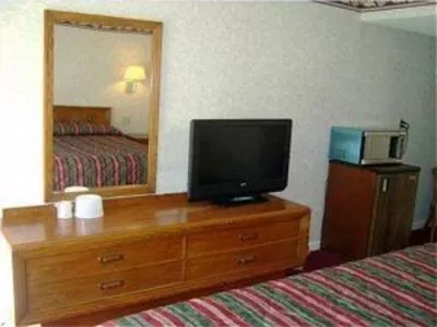 TV and multimedia, TV/Entertainment Center in Passport Inn & Suites Chaplin