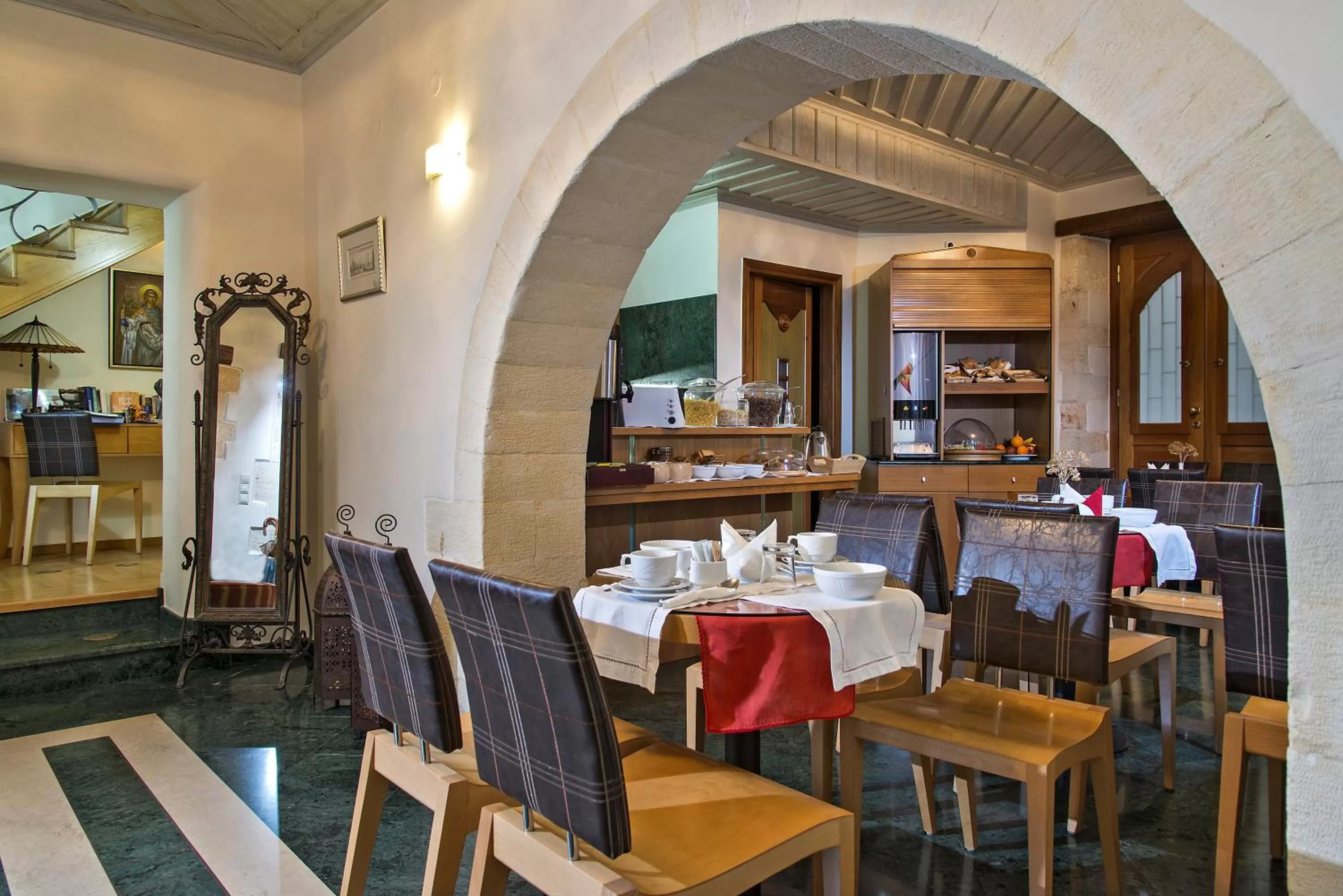 Communal lounge/ TV room in Ionas Boutique Hotel