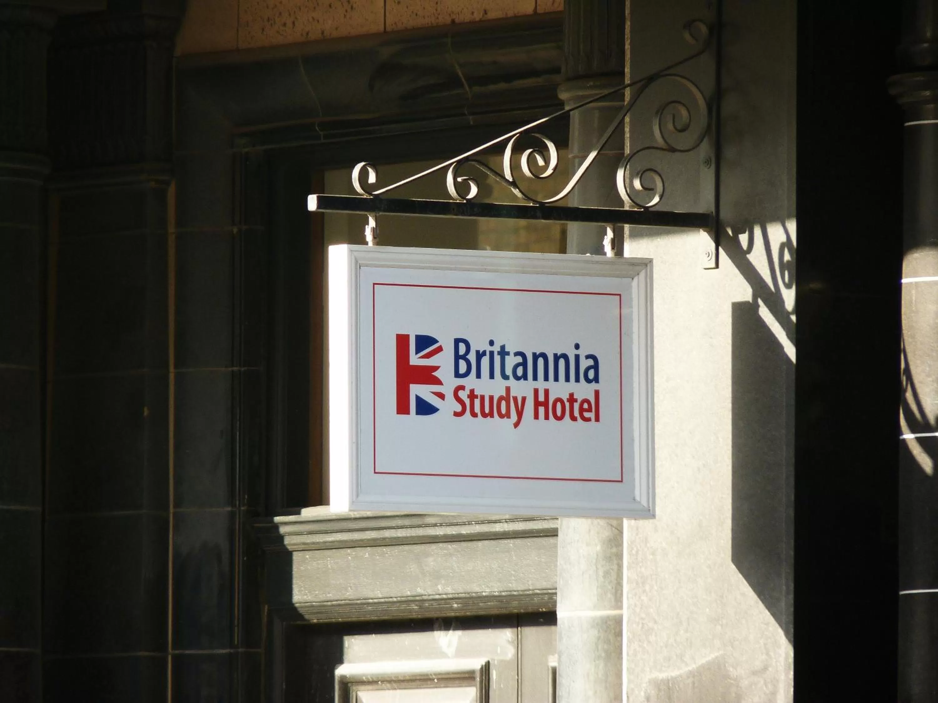 Facade/entrance in Britannia Study Hotel