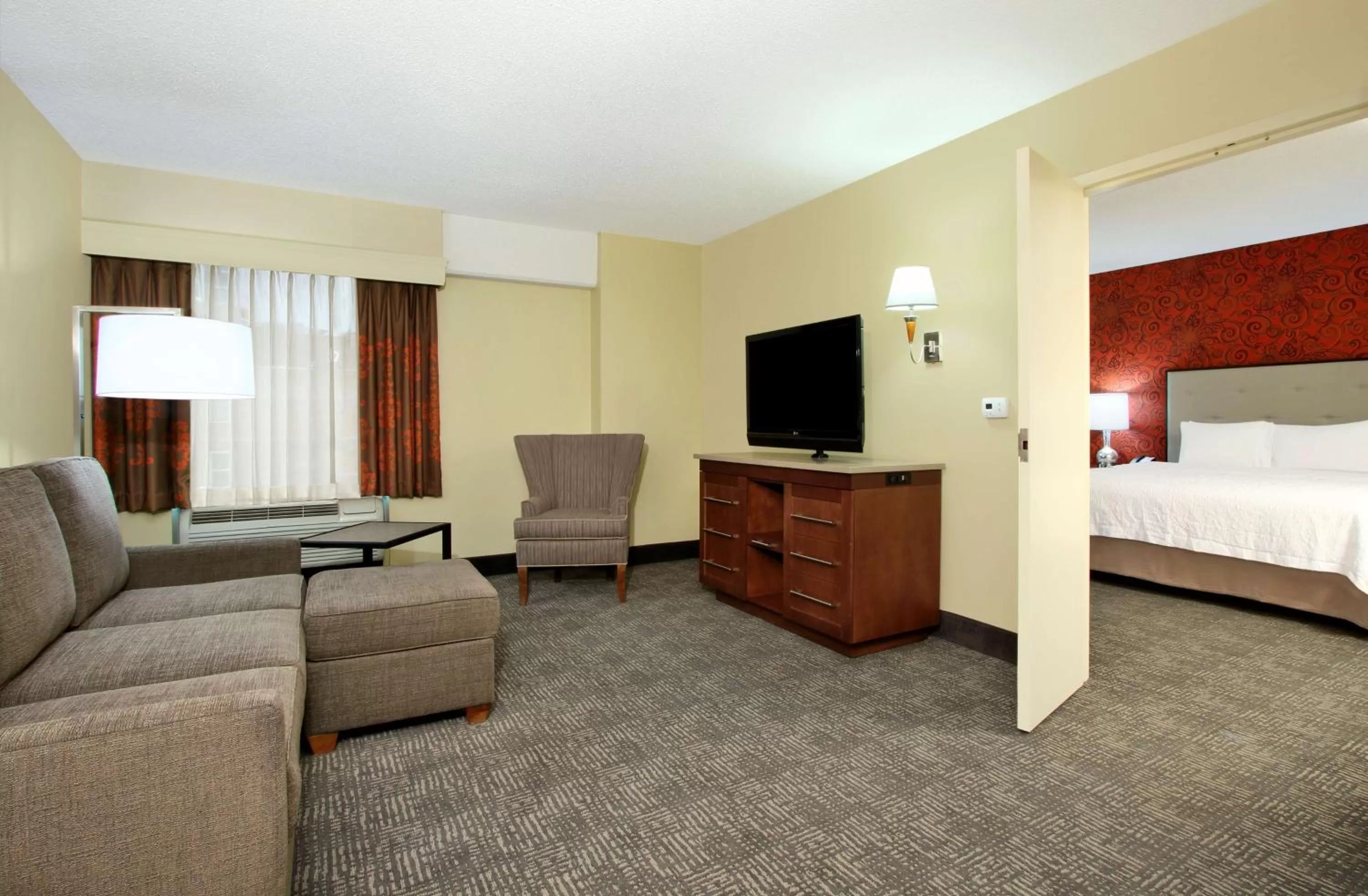 Living room, Bed in Hampton Inn & Suites Columbus-Downtown, Ohio