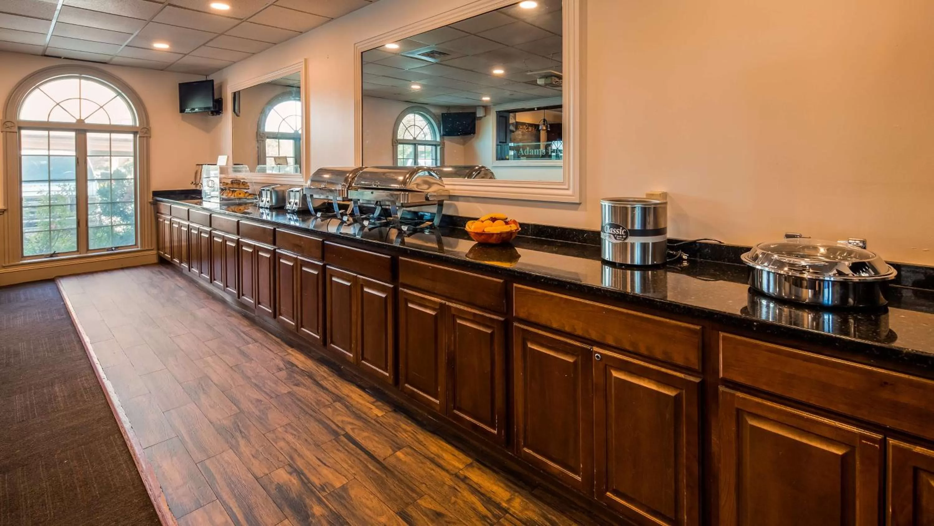 Restaurant/places to eat in Best Western Adams Inn Quincy-Boston