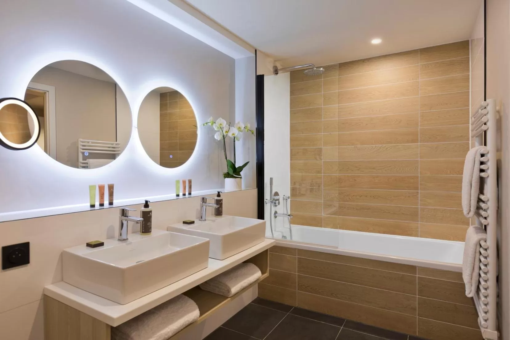 Bathroom in Citadines Eurometropole Strasbourg