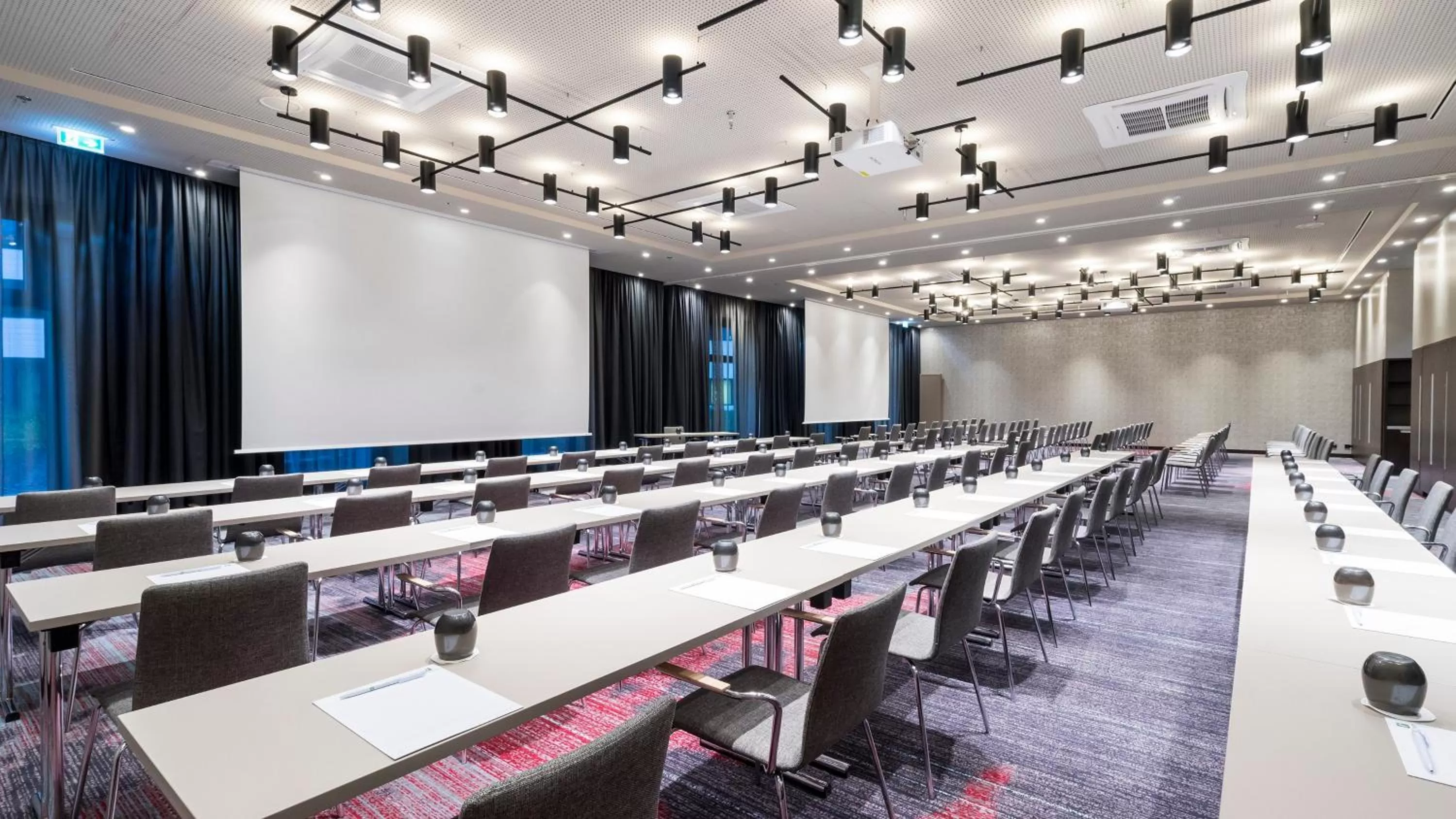 Meeting/conference room in Holiday Inn Hamburg - City Nord by IHG