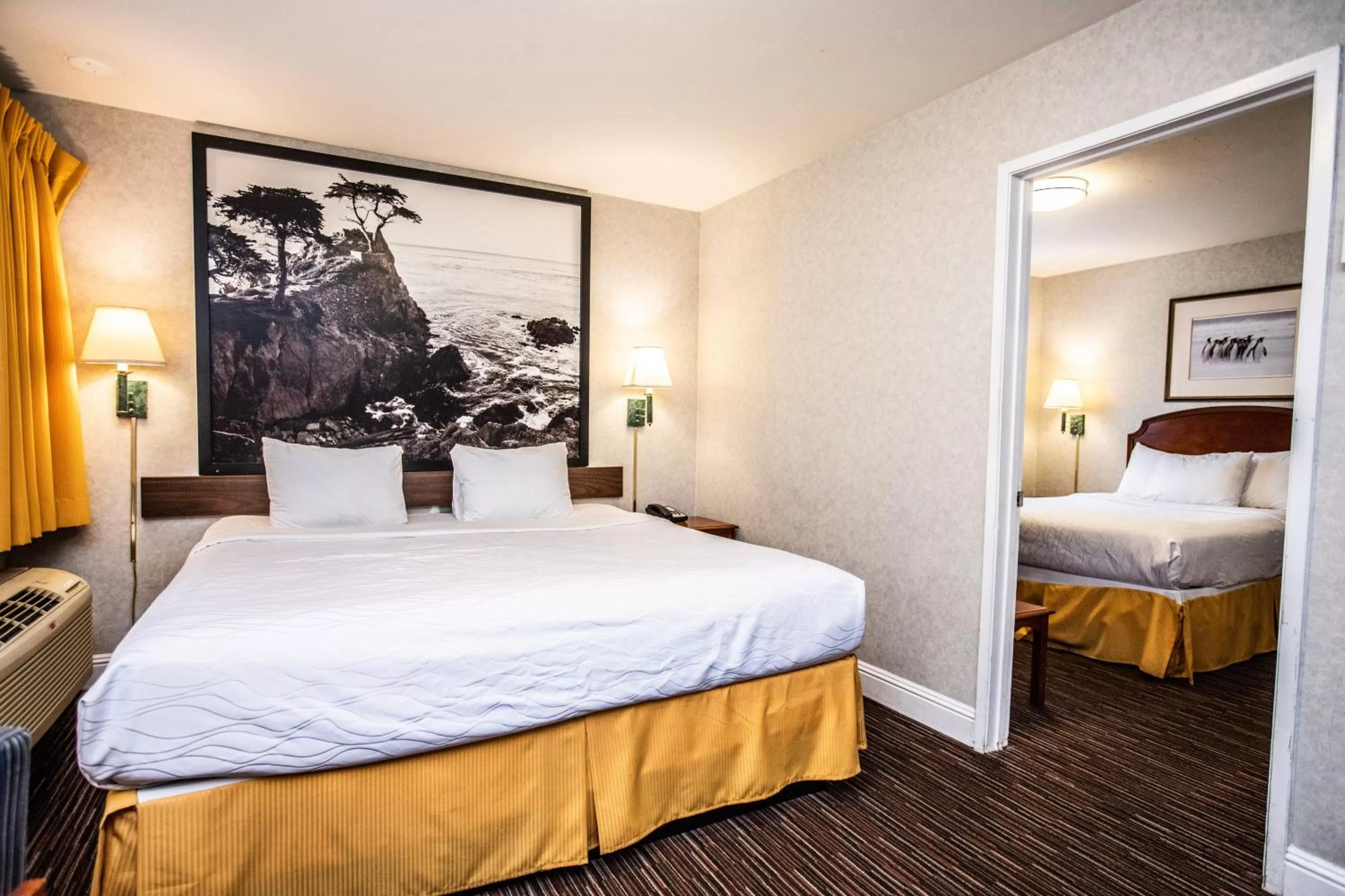 Photo of the whole room, Bed in Pelican Inn