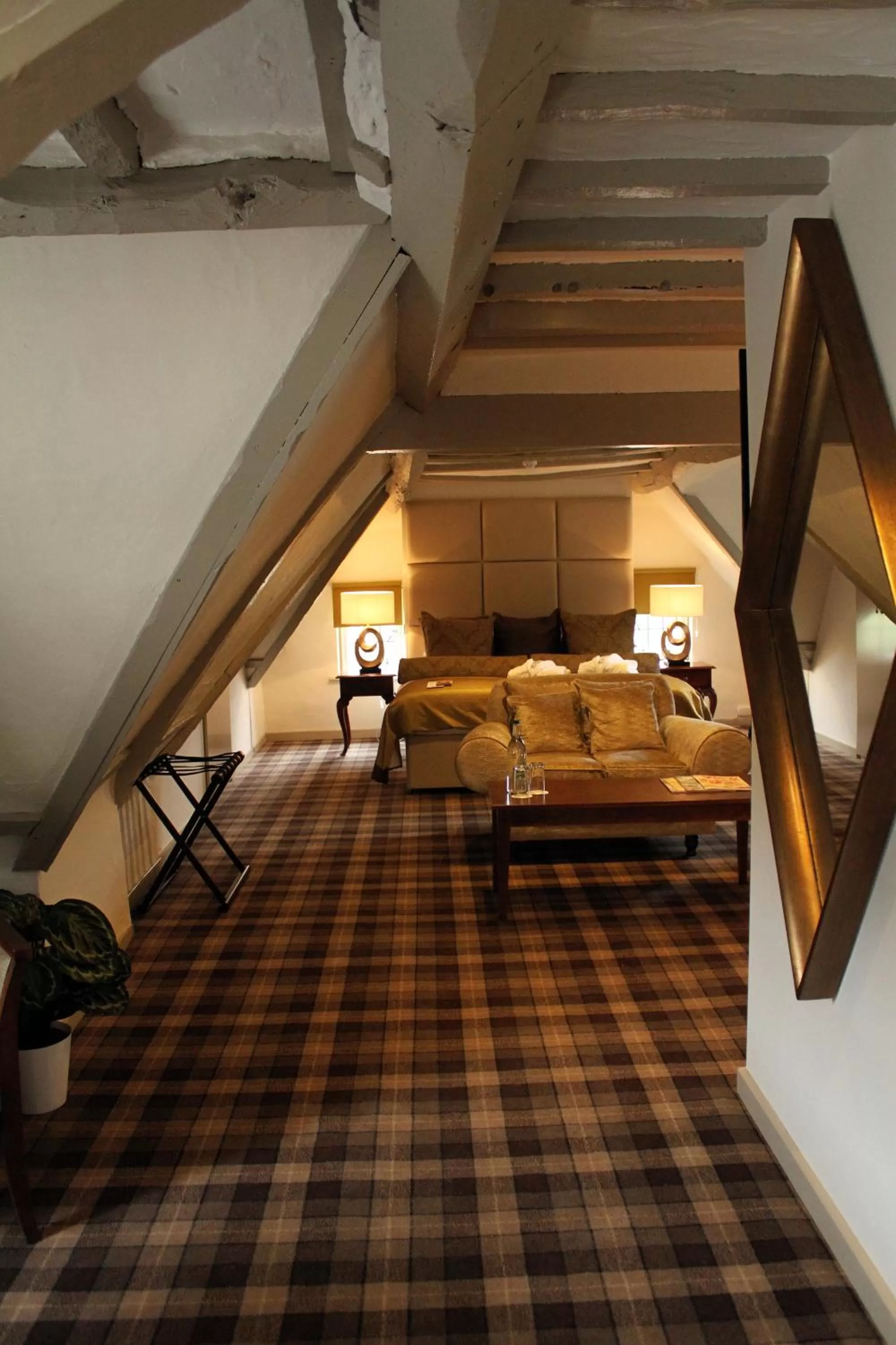 Photo of the whole room in The Legacy Rose & Crown Hotel