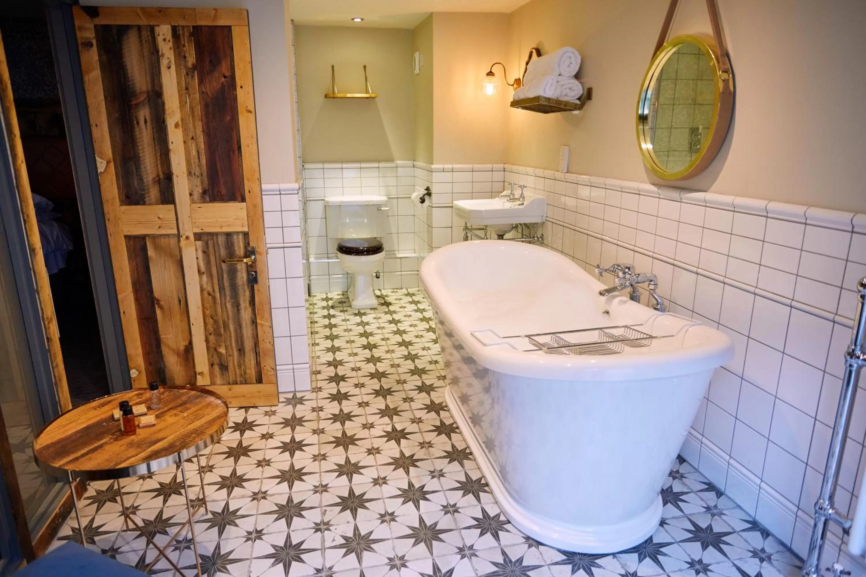 Bathroom in The Fleece at Cirencester