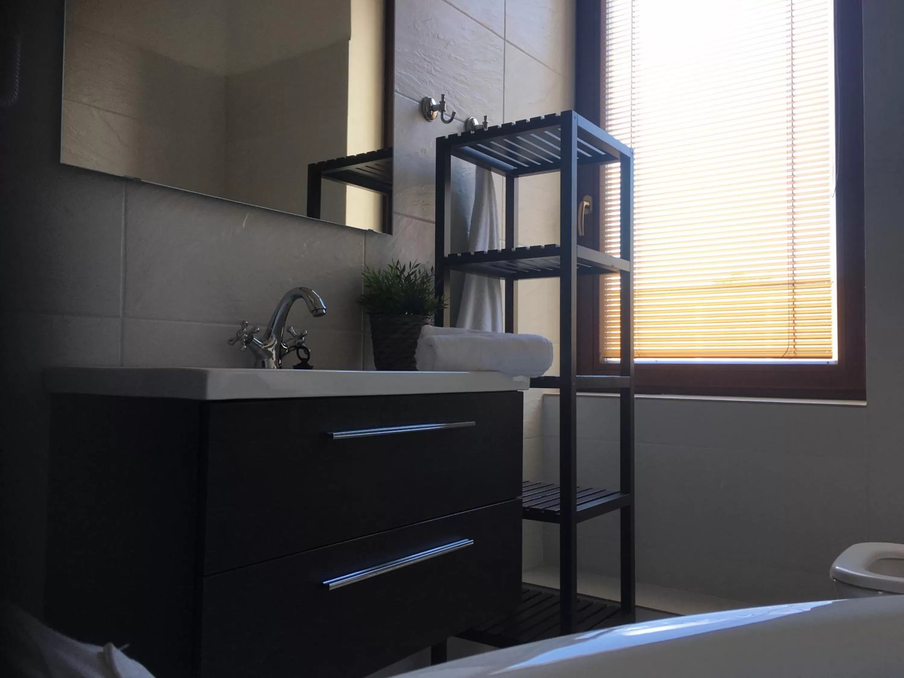 Bathroom, Bed in Saint Michael - Garni Hotel