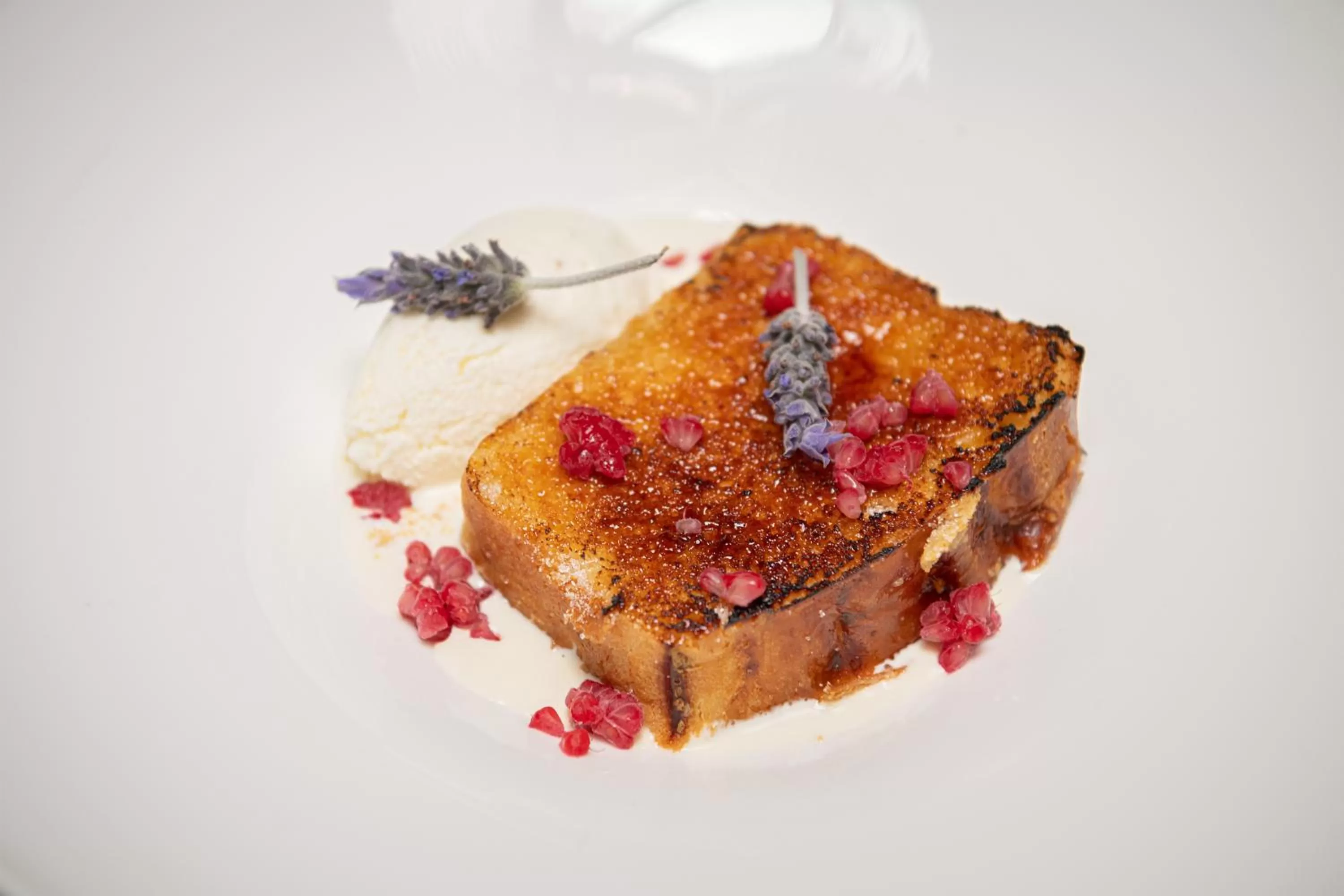 Restaurant/places to eat in Hotel Plaza