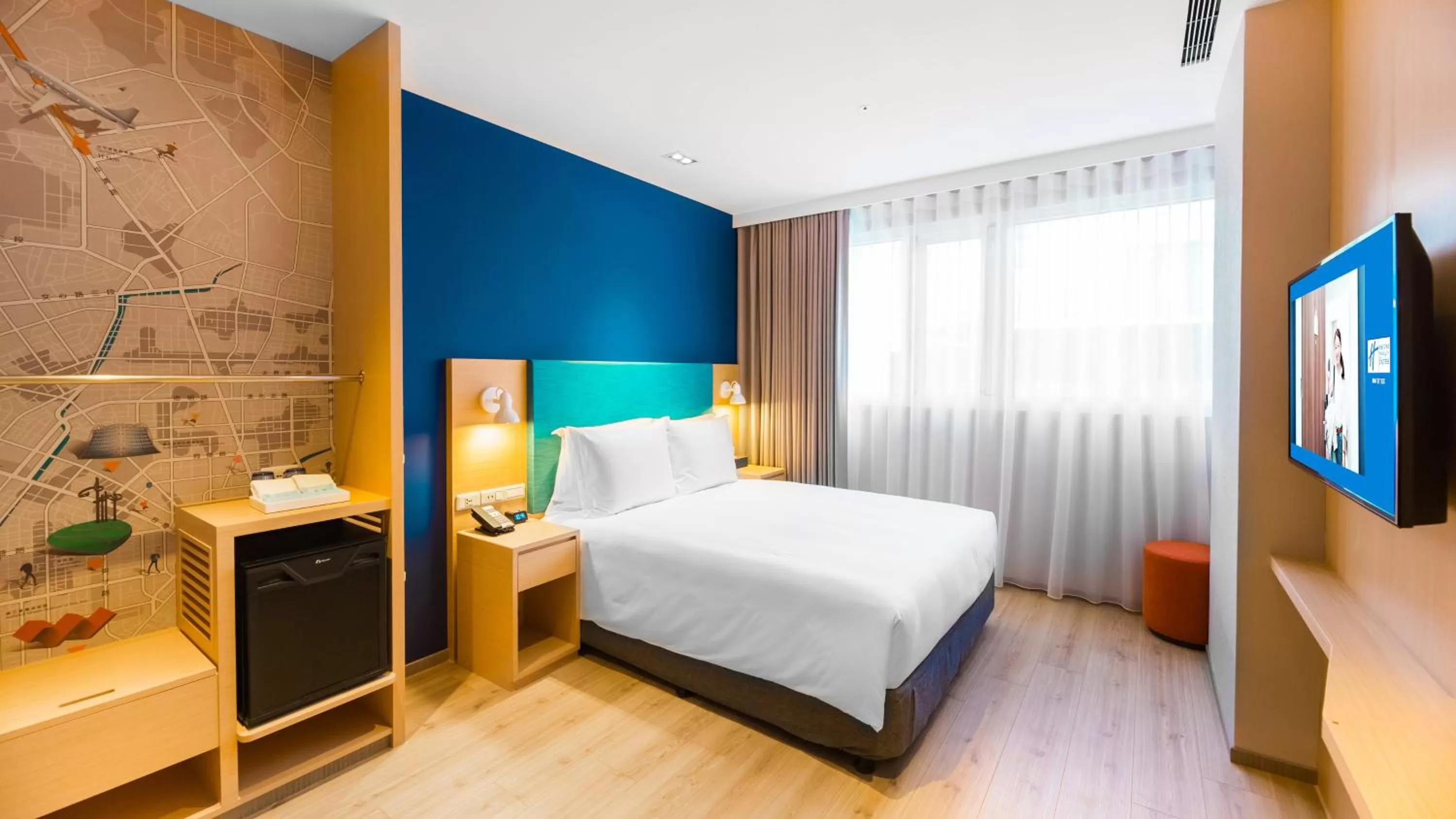 Photo of the whole room, Bed in Holiday Inn Express Taichung Fengchia by IHG